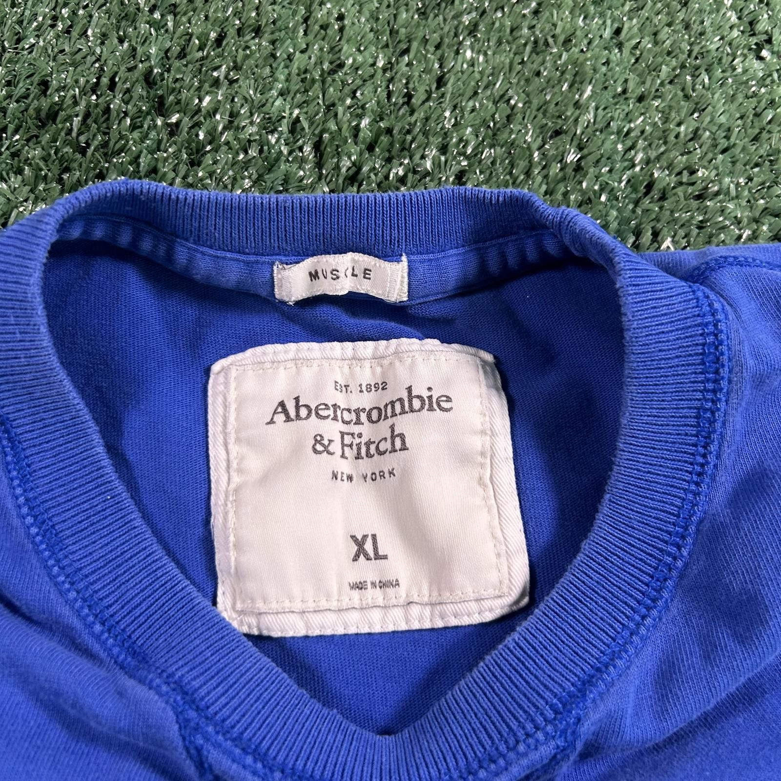 Abercrombie & Fitch Men's Blue Crewneck Sweatshirt with Embroidered Logo. XL Size US XL / EU 56 / 4 - 4 Thumbnail