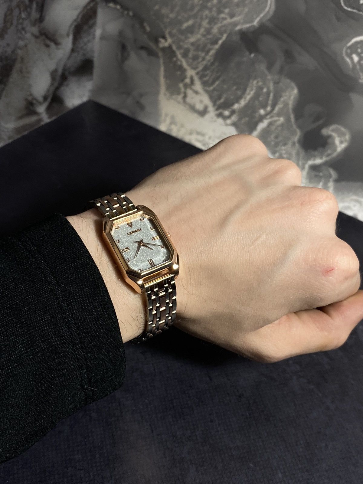 Japanese Brand Vintage LARSU Elegant Gold-Silver Watch - Japanese Brand Size ONE SIZE - 1 Thumbnail