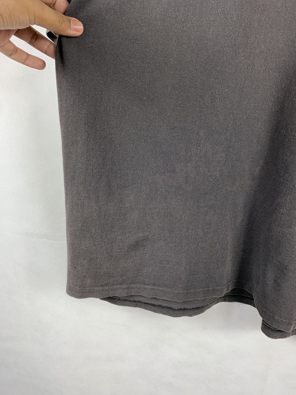 Nike Steals! Vintage Y2K Nike Small Swoosh Tee Size US L / EU 52-54 / 3 - 5 Thumbnail