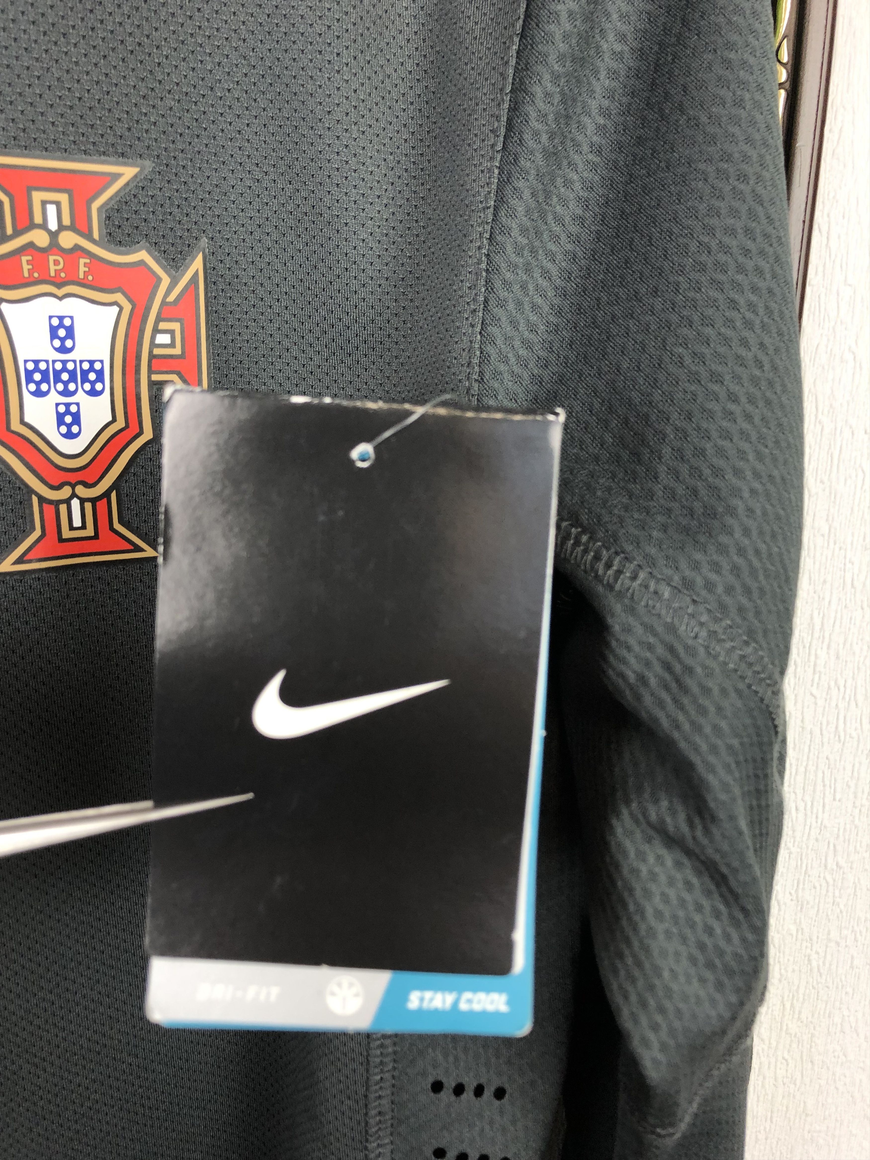 Nike Portugal shirt Long Sleeve Player Issue New World Cup Size US S / EU 44-46 / 1 - 6 Thumbnail