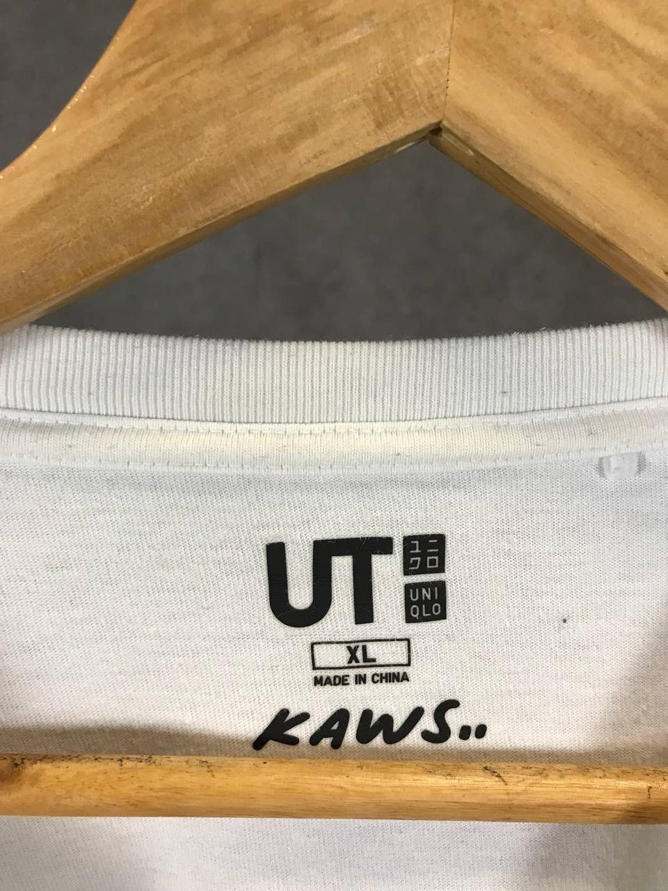 Kaws × Uniqlo Kaws x Uniqlo art big logo designer tee Size US XL / EU 56 / 4 - 4 Thumbnail