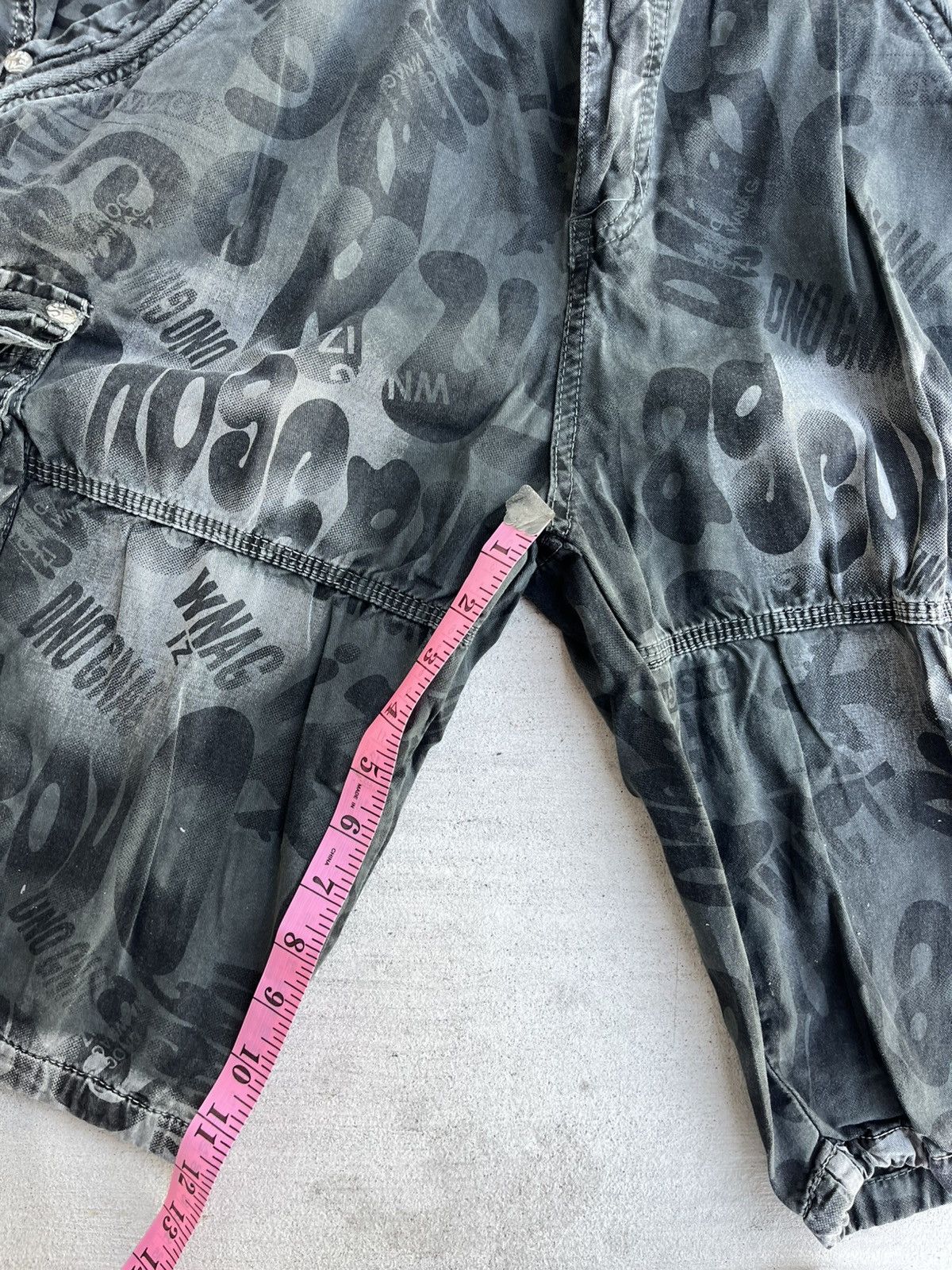 Vintage Black Y2K skater shorts size 36-38 Size US 36 / EU 52 - 5 Thumbnail