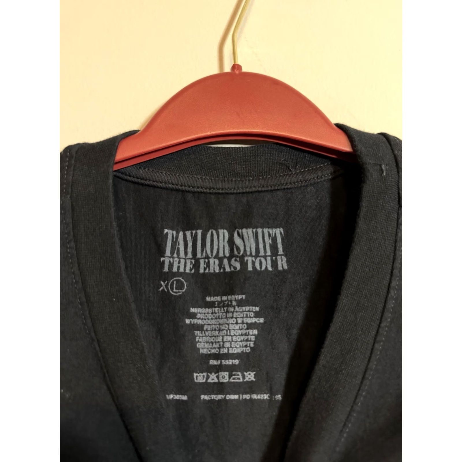 Vintage Taylor Swift The Eras Black Tour Shirt L Unisex Adults Black 23-24 Mens/Womens Size US L / EU 52-54 / 3 - 4 Thumbnail