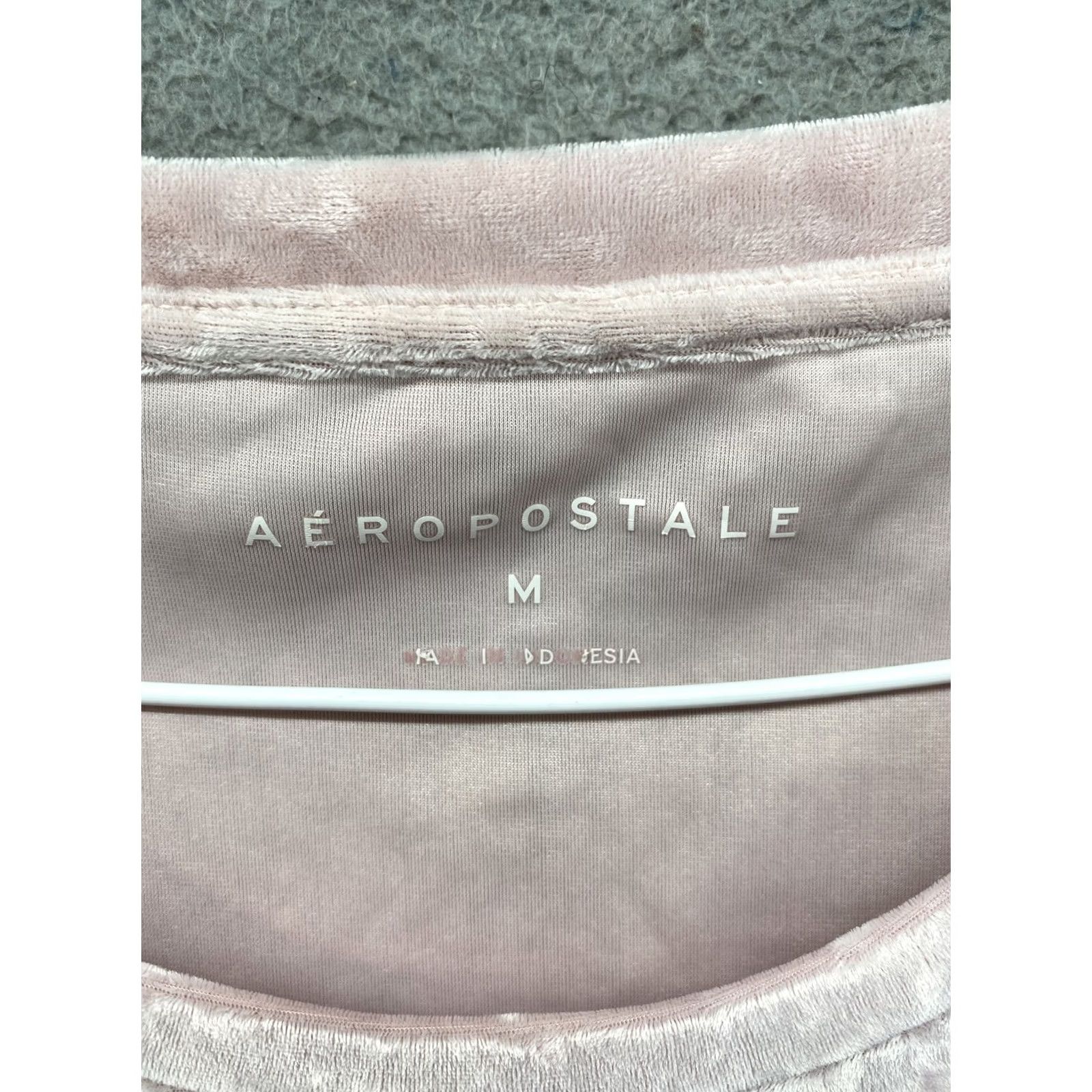 Aeropostale Aeropostale Shirt Cropped Velour Short Sleeve Pink Women’s Size M Size M / US 6-8 / IT 42-44 - 2 Thumbnail