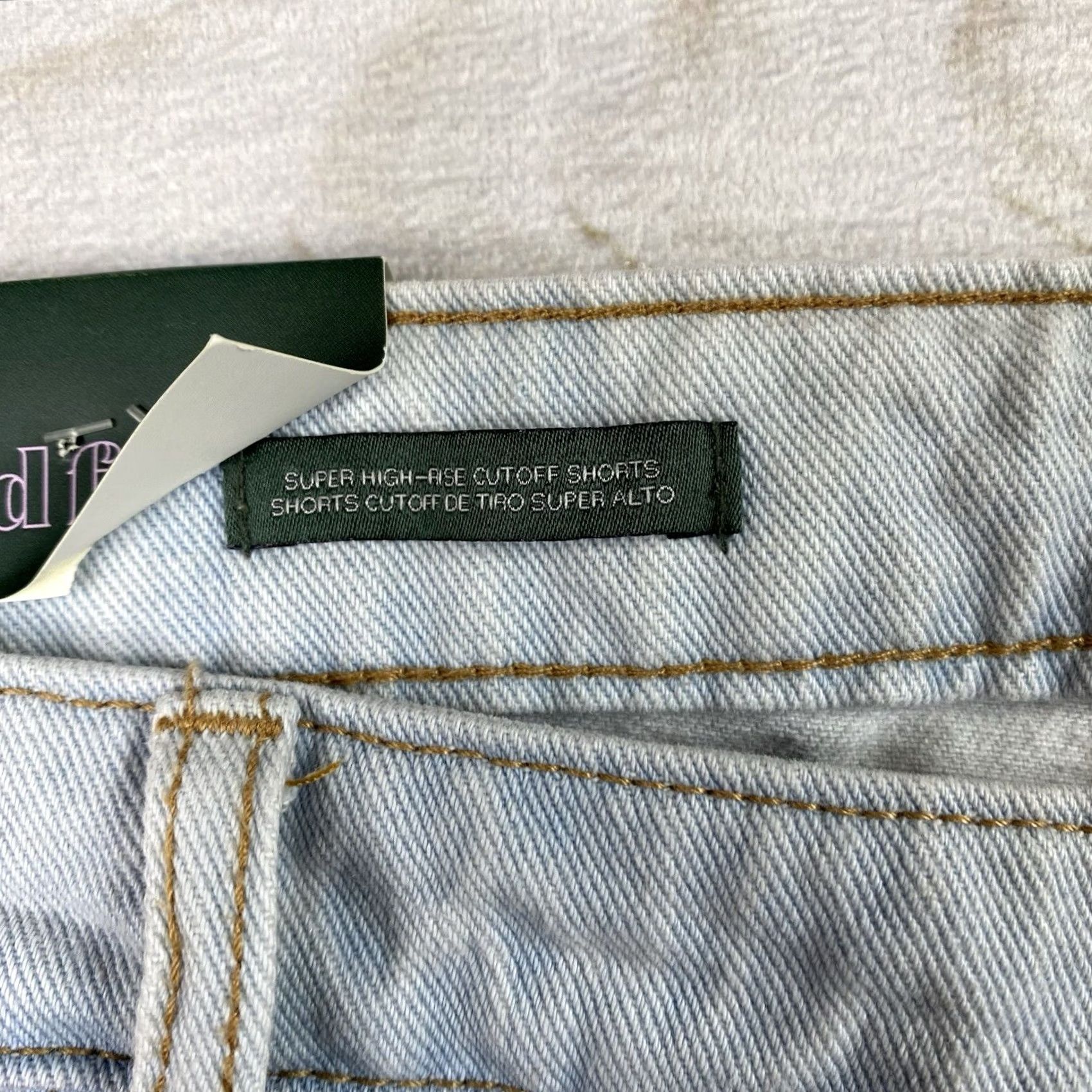 Vintage Wild Fable Shorts Womens Juniors 17 High Rise Denim 3” Inseam Light Wash Blue Jeans Size 38" / US 16 / IT 52 - 5 Thumbnail