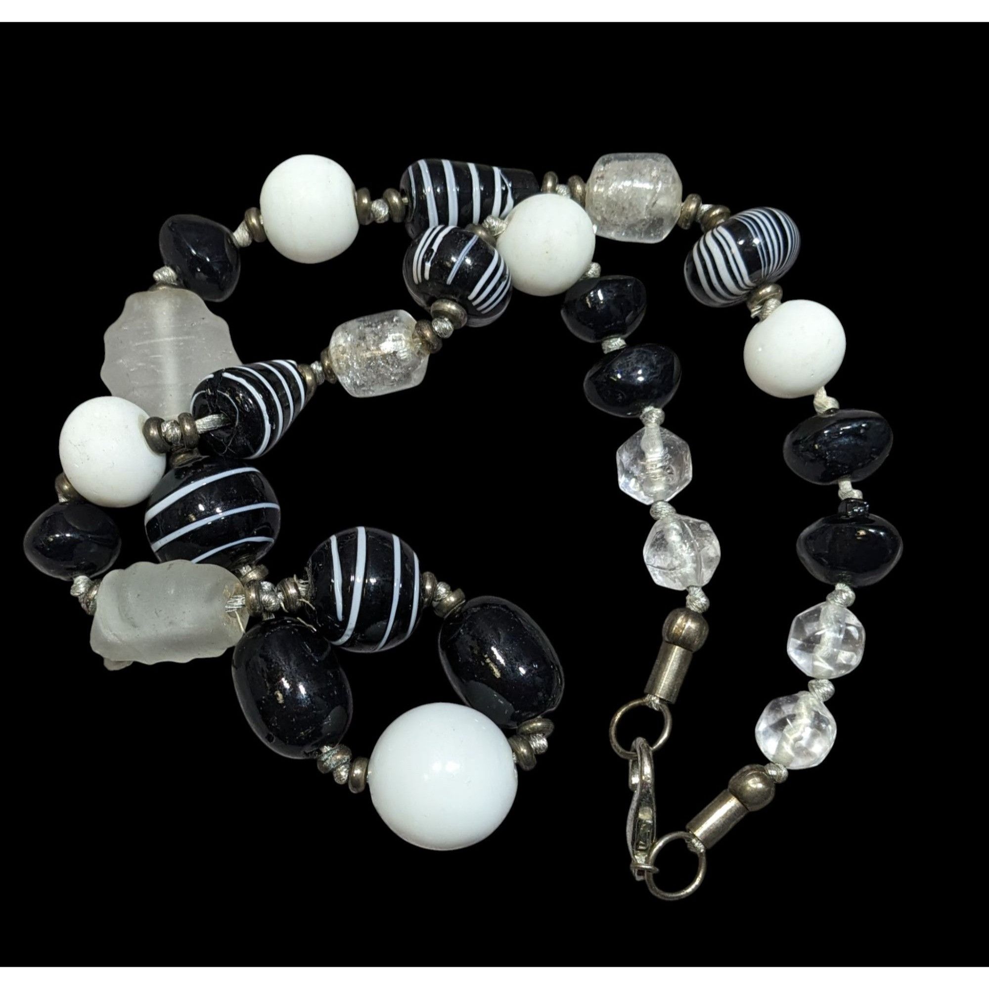 Handmade Handmade Chunky Black And White Glass Beaded Necklace Size ONE SIZE - 1 Thumbnail