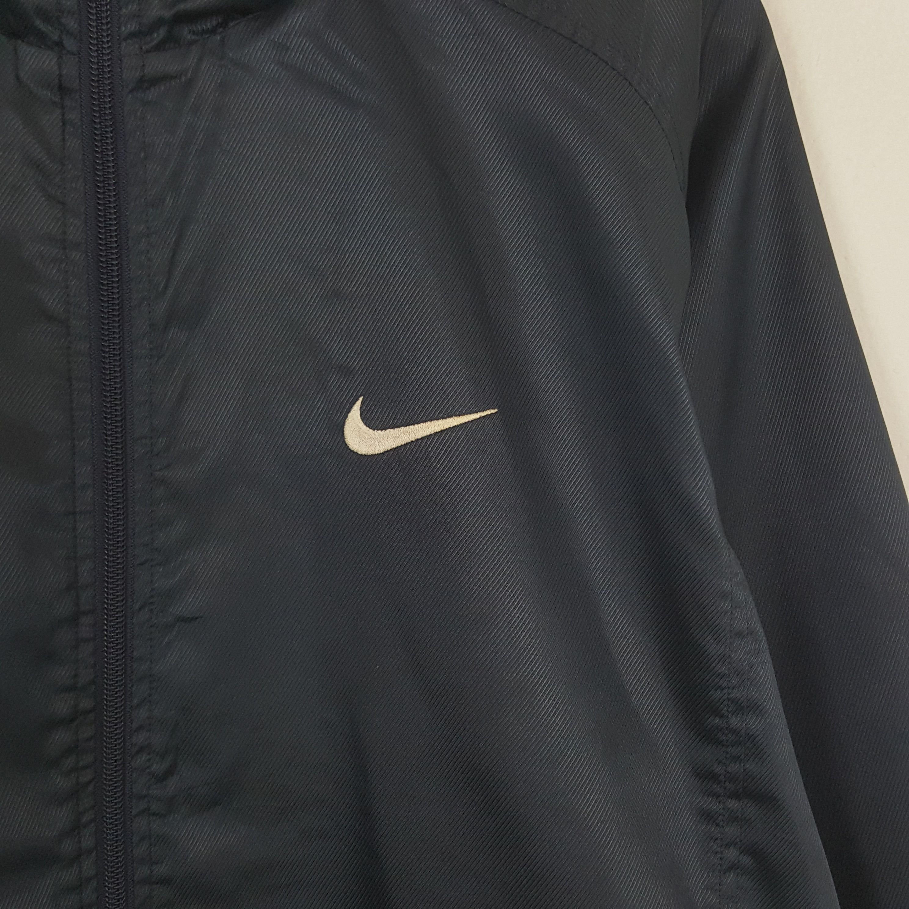 Nike × Vintage Vintage Nike Logo Windbreaker Sport Jacket Size US XL / EU 56 / 4 - 4 Thumbnail