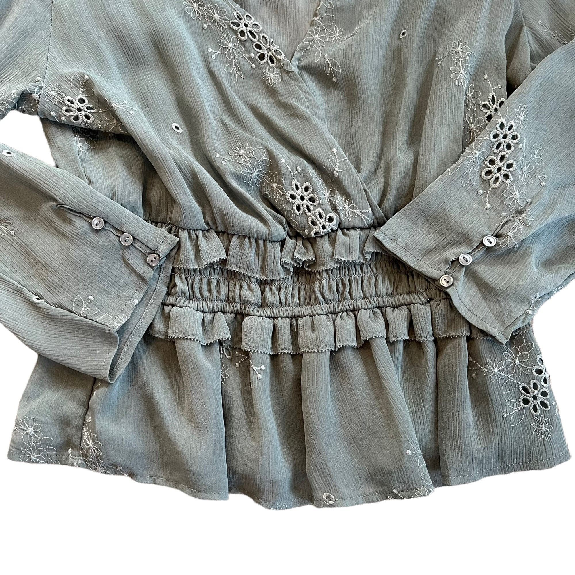ASTR The Label ASTR The Label Floral Embroidered Boho Babydoll Top L Size L / US 10 / IT 46 - 4 Thumbnail