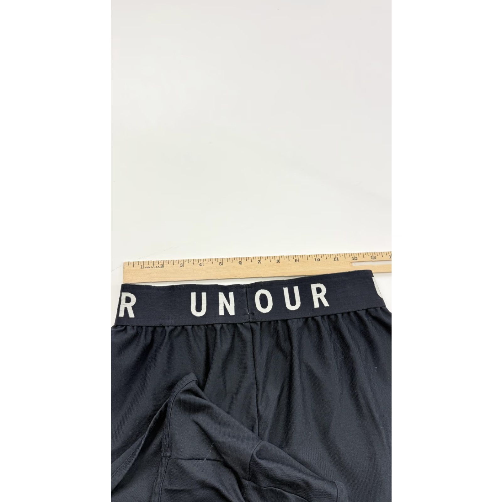 Under Armour VINTAGE? Wait—no. Under Armour Shorts Women S Black HeatGear Loose Running Athletic Size 28" / US 6 / IT 42 - 6 Thumbnail