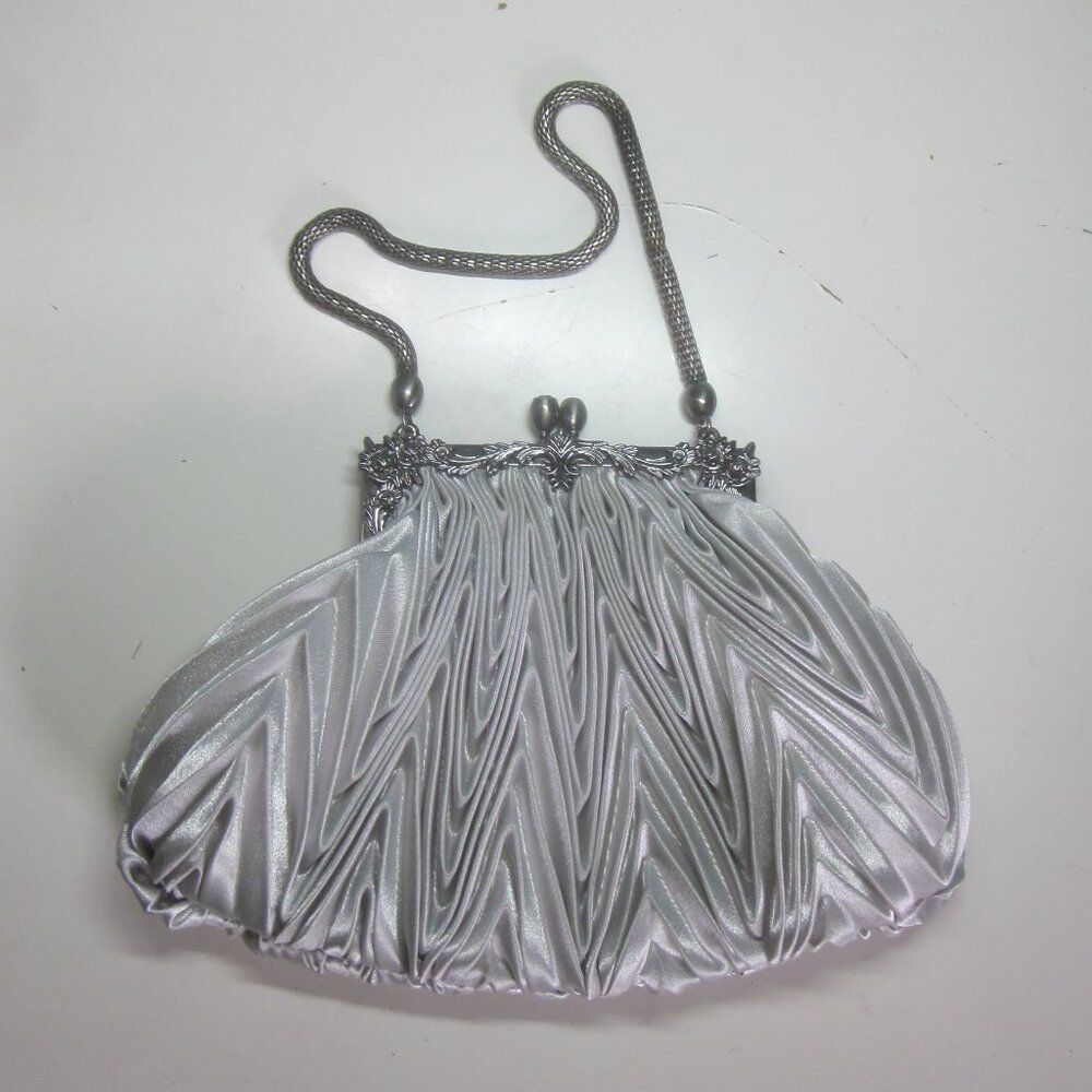 Lee Nicole Lee Collection Silver Cloth Purse Silver Metal Chain Size ONE SIZE - 6 Thumbnail