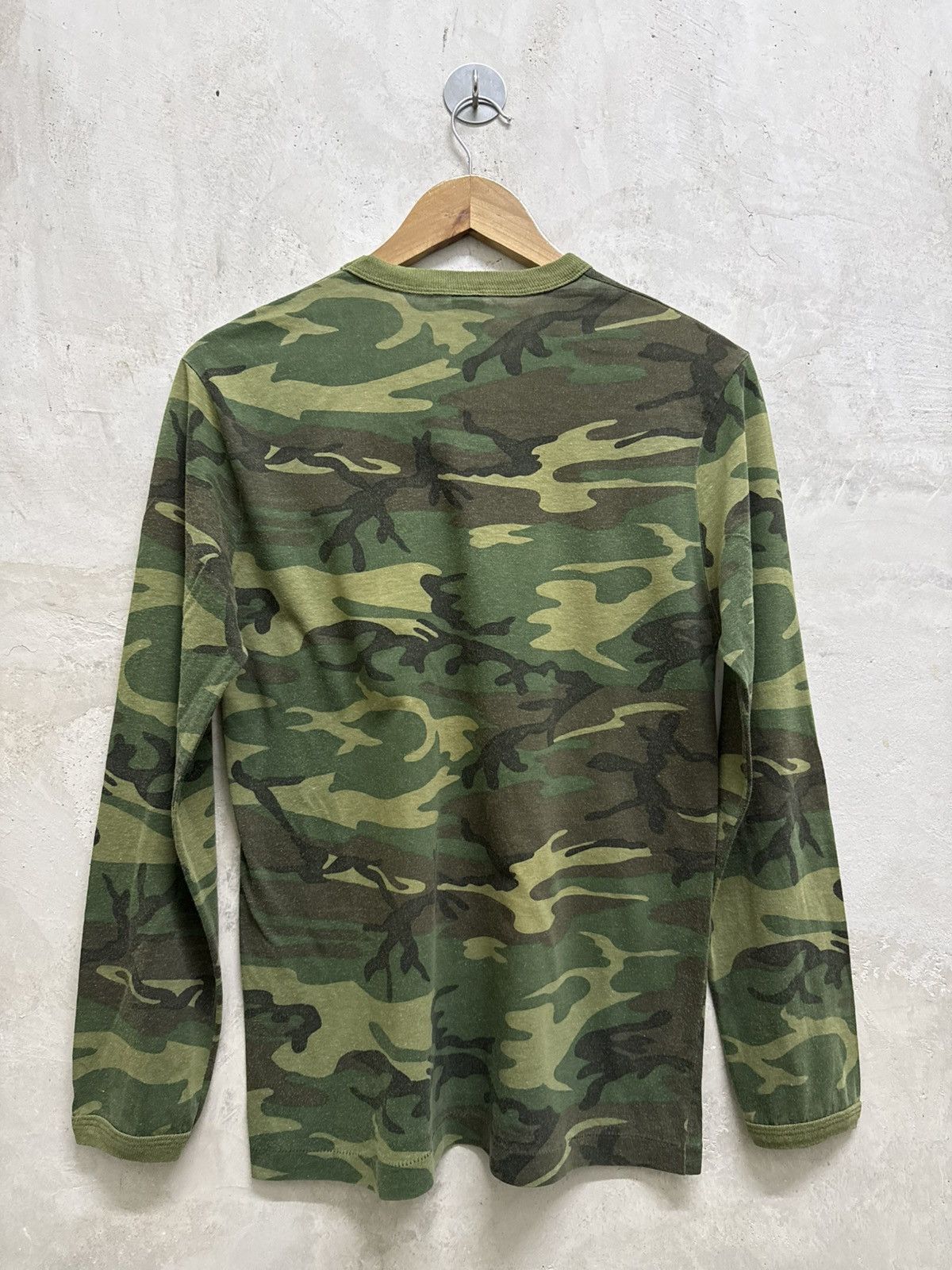 Vintage Vintage 90s Camouflage Army T-Shirt Size US S / EU 44-46 / 1 - 3 Thumbnail