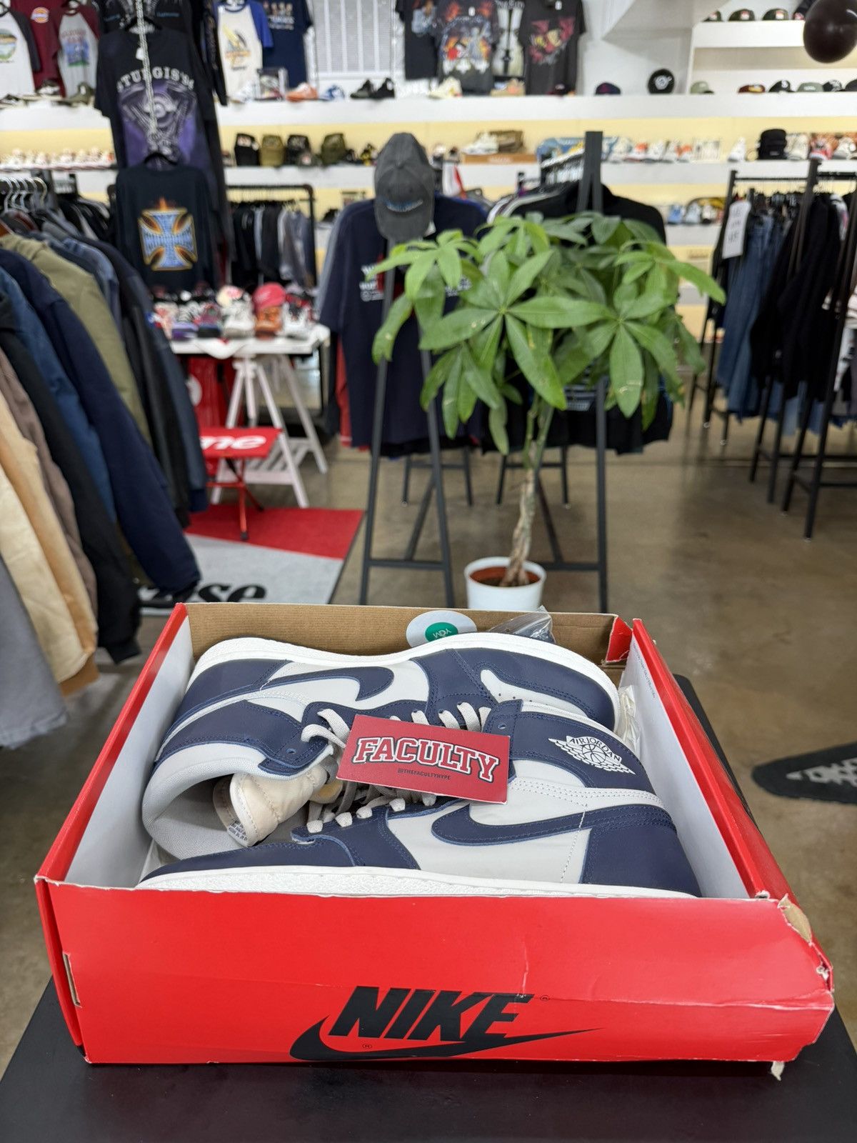 Jordan Brand Air Jordan 1 High Georgetown Size 9 (2022) Size US 9 / EU 42 - 12 Thumbnail