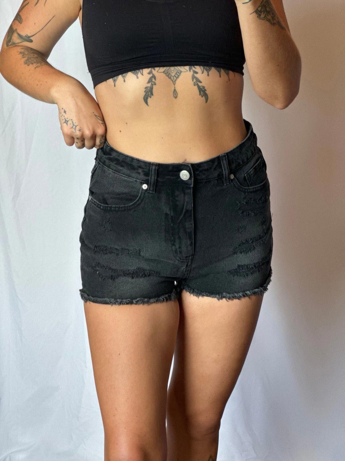 Designer Refuge Black short Size 32" / US 10 / IT 46 - 2 Thumbnail