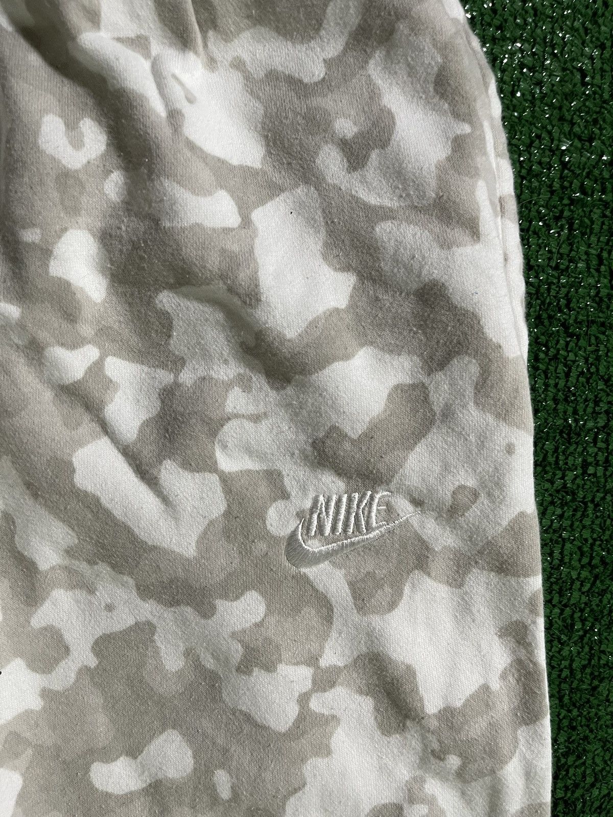 Nike Nike Camo Print Joggers Size US 32 / EU 48 - 2 Thumbnail