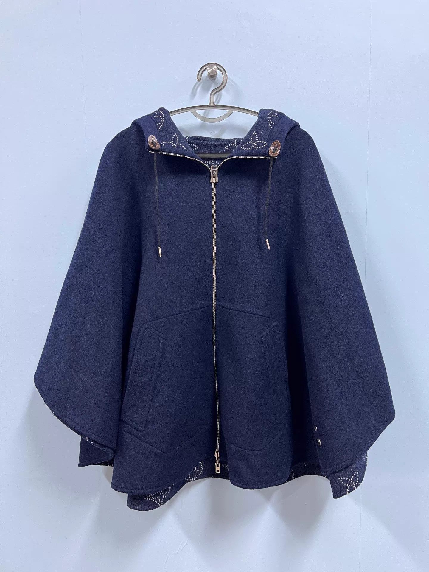 Louis Vuitton LV Mint Navy Monogram Print Reversible Cloak Size ONE SIZE - 2 Thumbnail