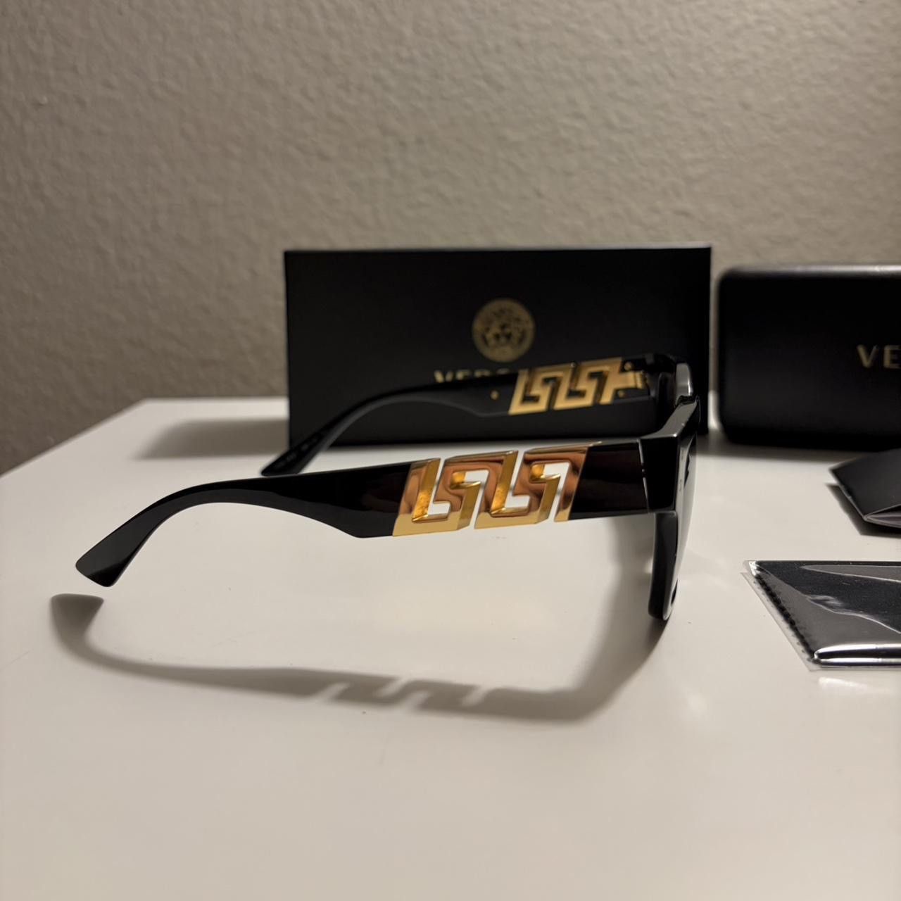 Versace versace vintage black and gold sunglasses VE4421 Size ONE SIZE - 4 Thumbnail