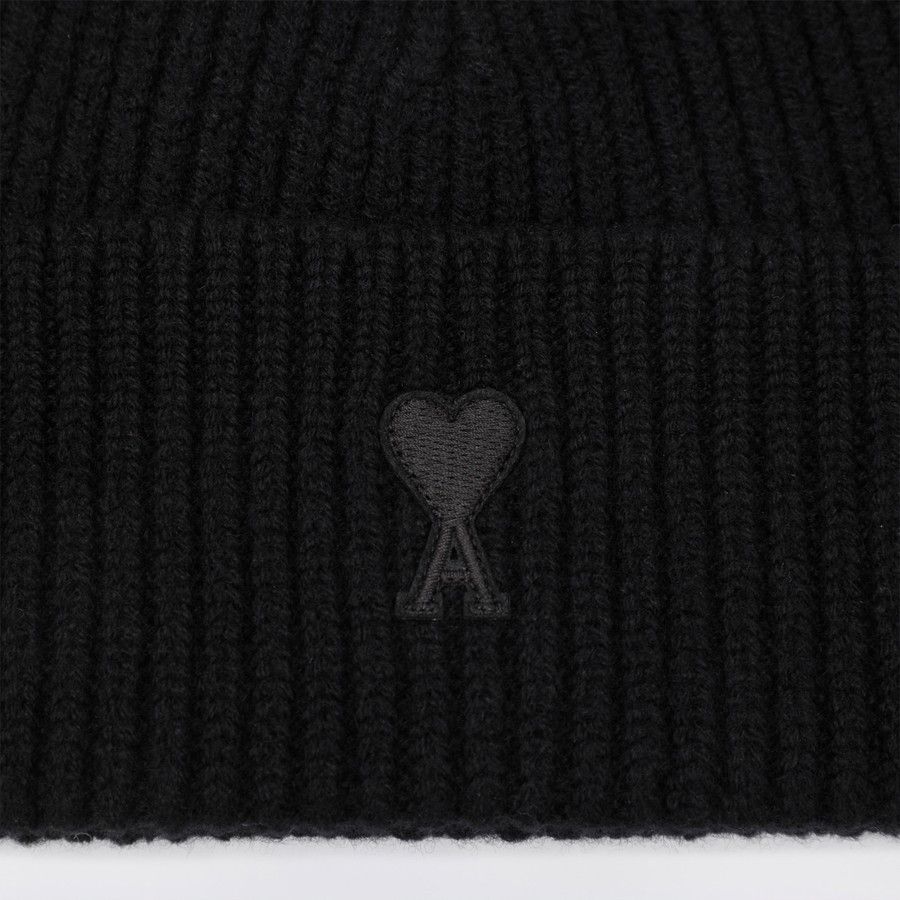 o1d2blof0625 Size: OS / Wool Beanie / Hat in Black