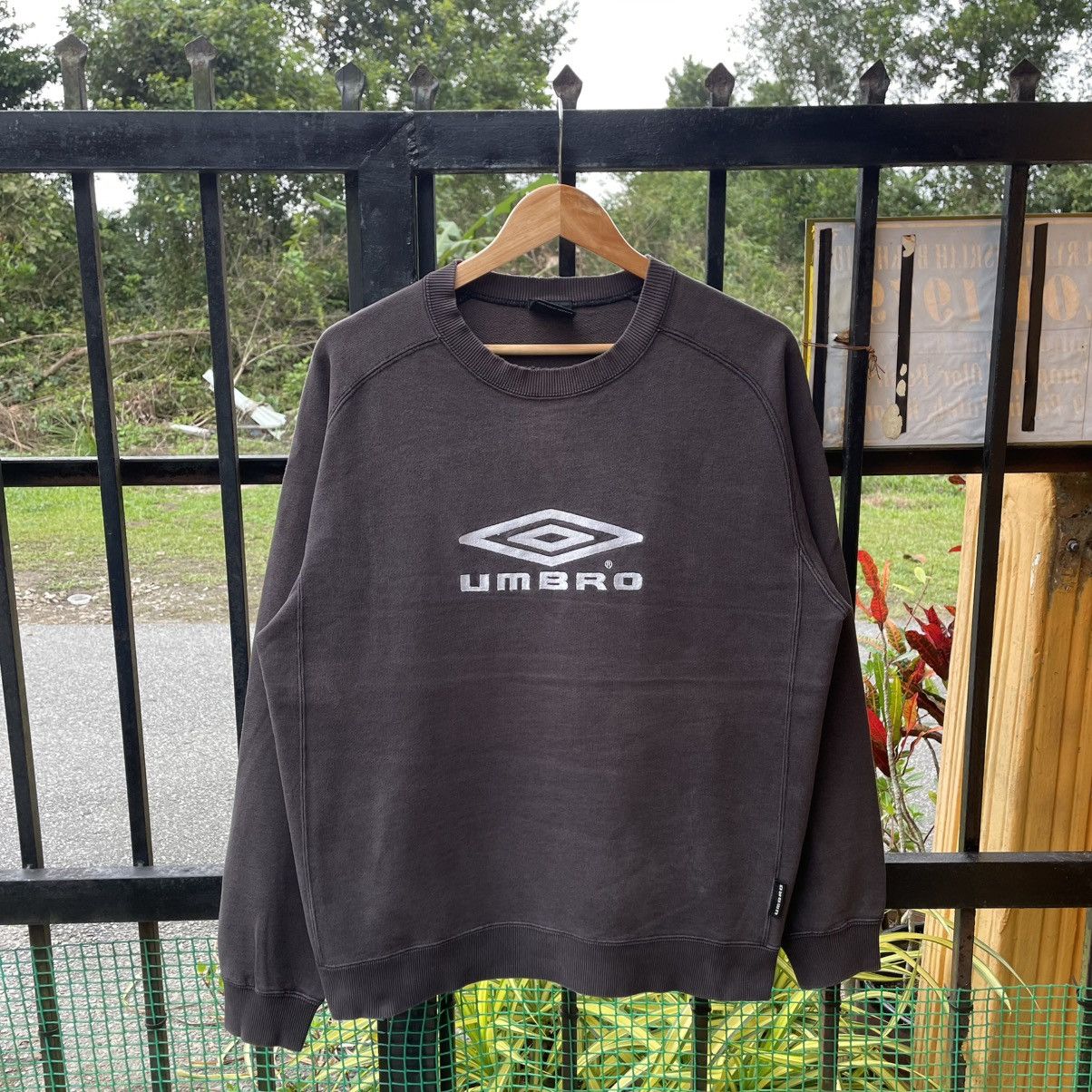 Umbro 🔥Vintage Umbro OG Big Logo Sun Faded Distress Sweatshirts Size US M / EU 48-50 / 2 - 1 Thumbnail