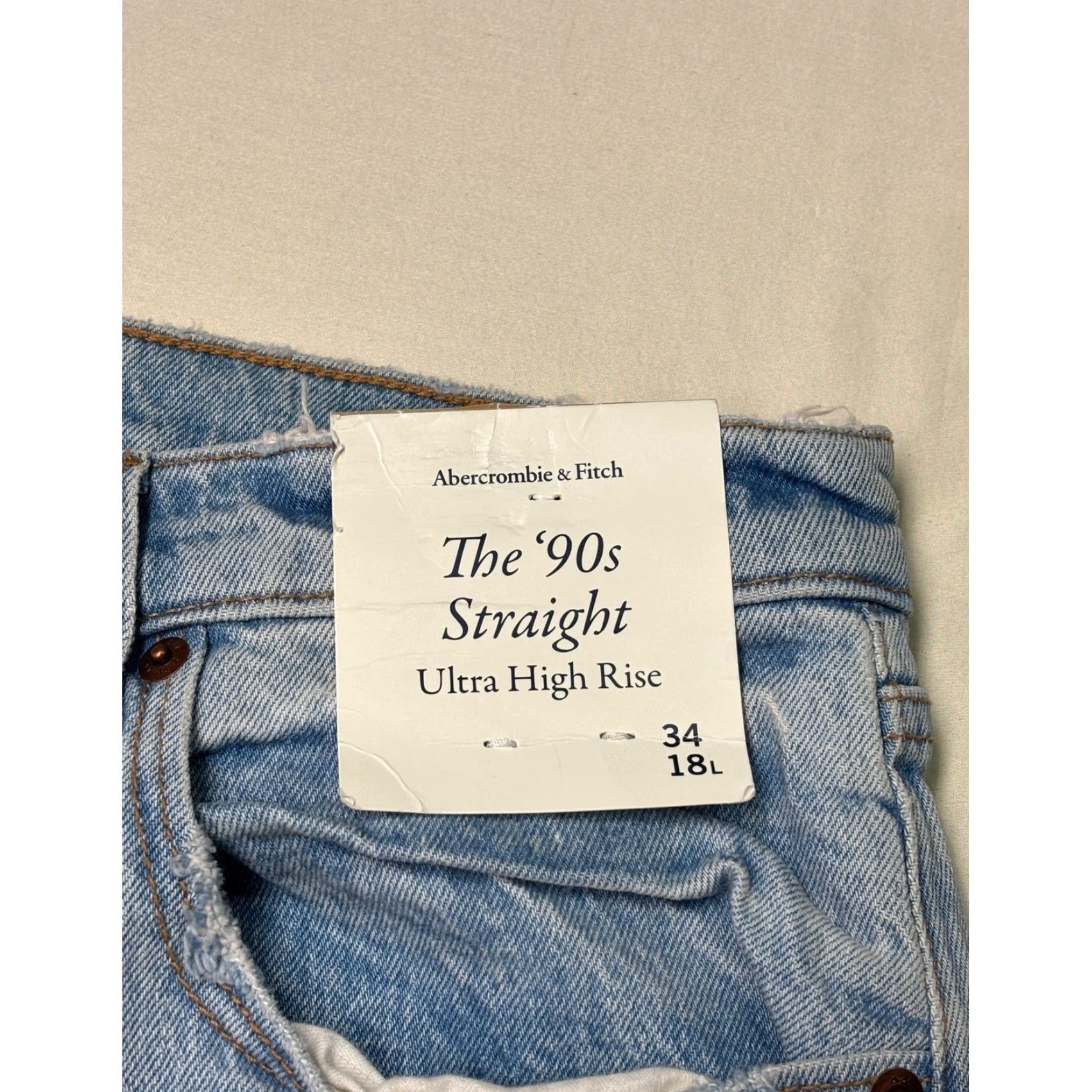 Abercrombie & Fitch NWT Abercrombie & Fitch 90s Straight Ultra High Rise Jeans Light Wash Woman 20W 32.5in Inseam Cotton Blend Denim Distressed Pockets Zip Button Logo Size 42" / US 20 - 3 Thumbnail