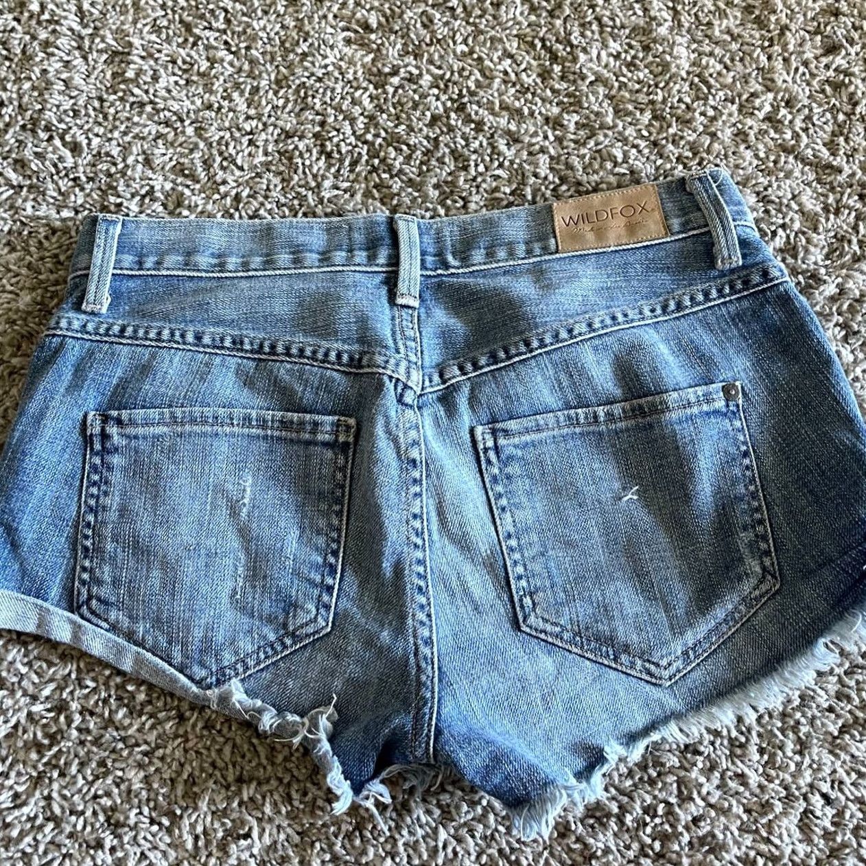 Fox Racing VINTAGE Wildfox Light Wash Cutoff Fray Shorts 24 Waist Women's Shorts 24 Blue Size 42" / US 20 - 3 Thumbnail