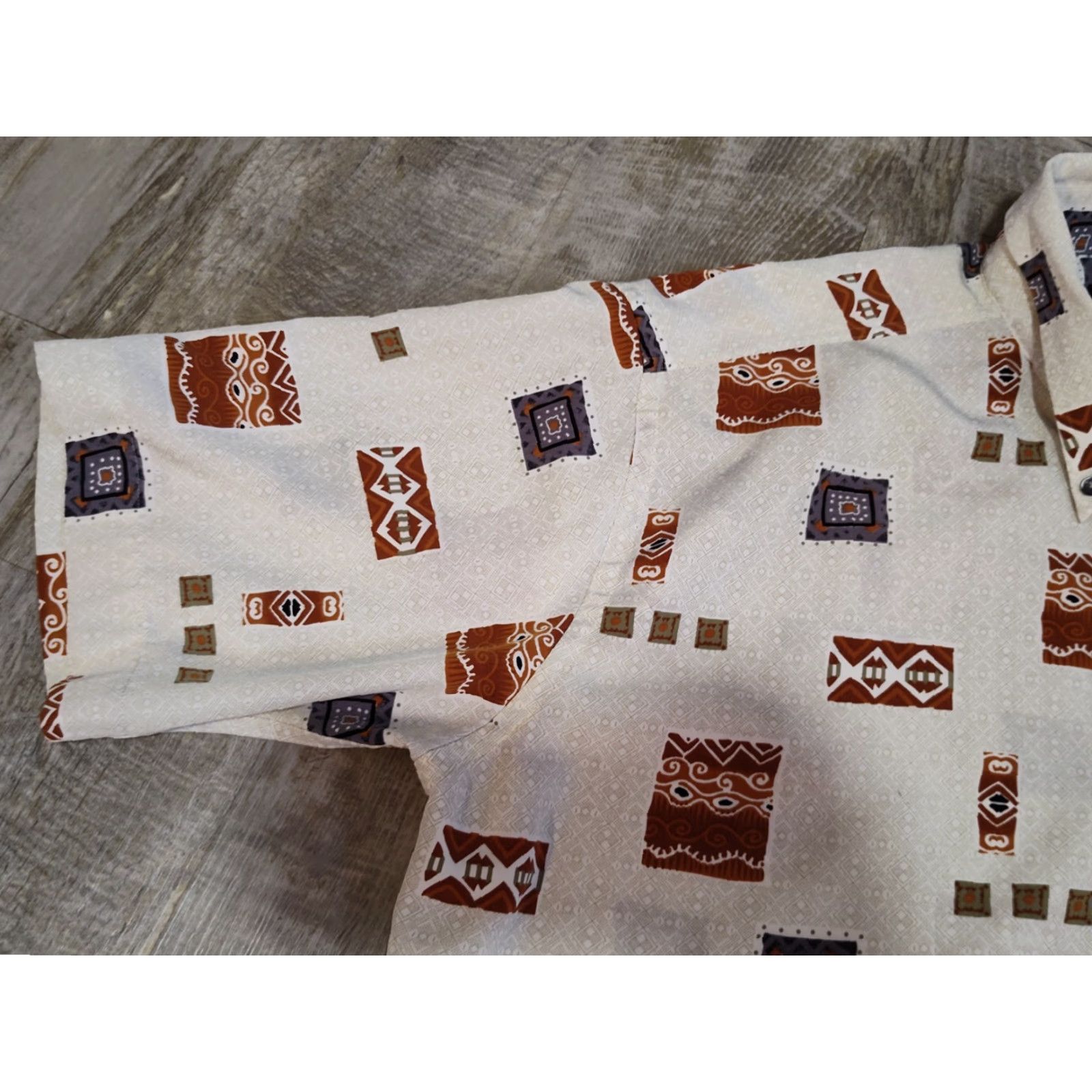 Arrow VINTAGE Arrow Aztec Microfiber Short Sleeve Button-Up Shirt XXL White 80s 90s Mens Size US XL / EU 56 / 4 - 5 Thumbnail