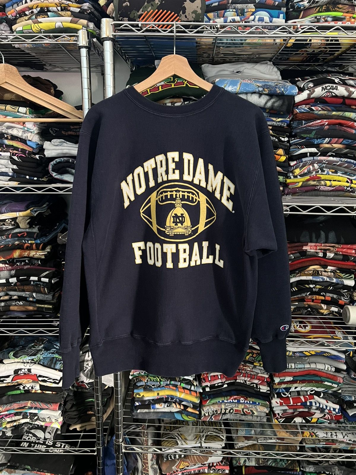 Champion 90s NCAA Notre Dame Football Reverse Weave NFL Crewneck Size US XL / EU 56 / 4 - 1 Thumbnail