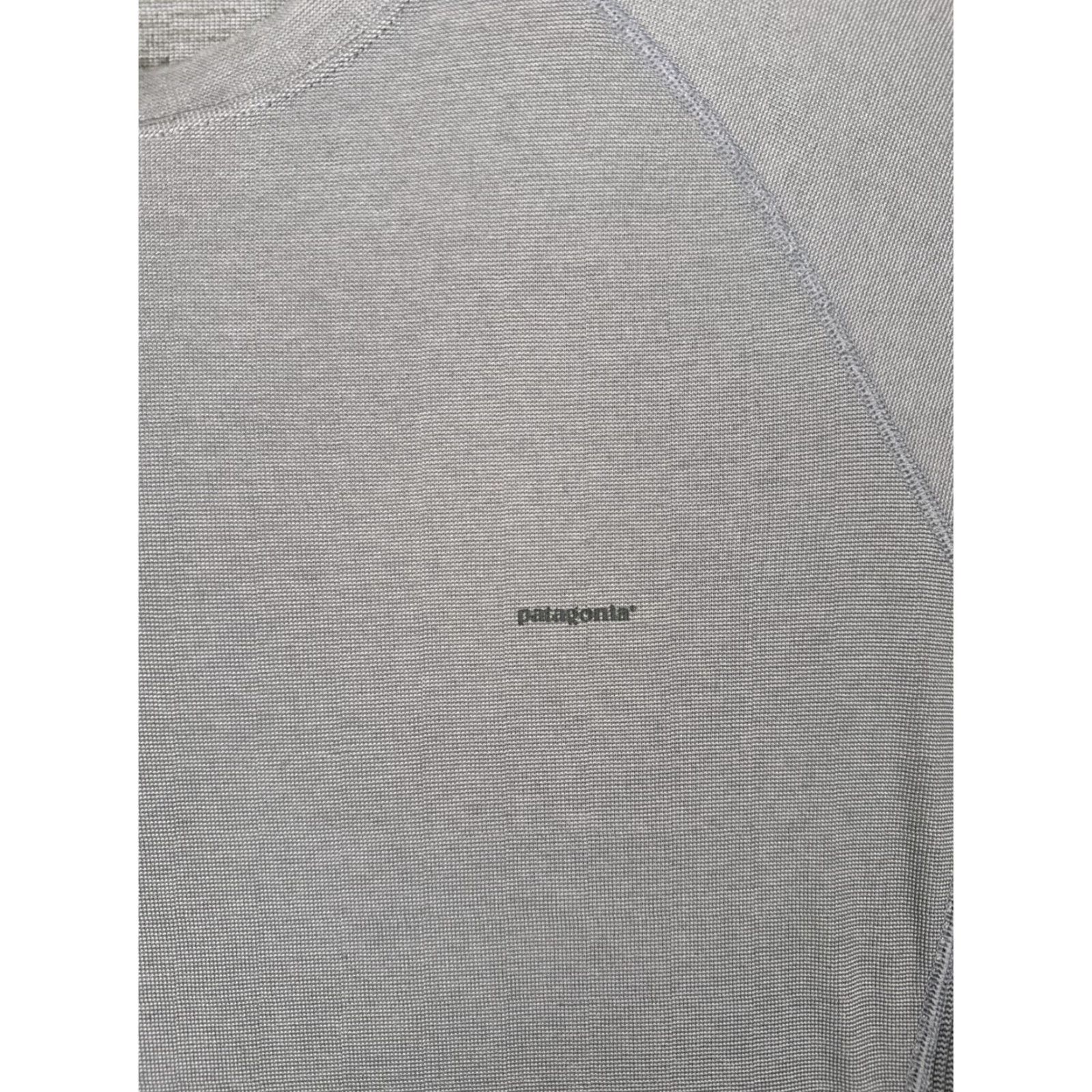 Patagonia Patagonia Shirt Men Medium Gray Polyester Long Sleeve Crew Neck Base Layer Size US M / EU 48-50 / 2 - 6 Thumbnail