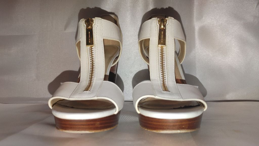 Michael Kors Michael Kors Berkley T-Strap Stacked Heel Size 10 Size US 10 / IT 40 - 4 Thumbnail