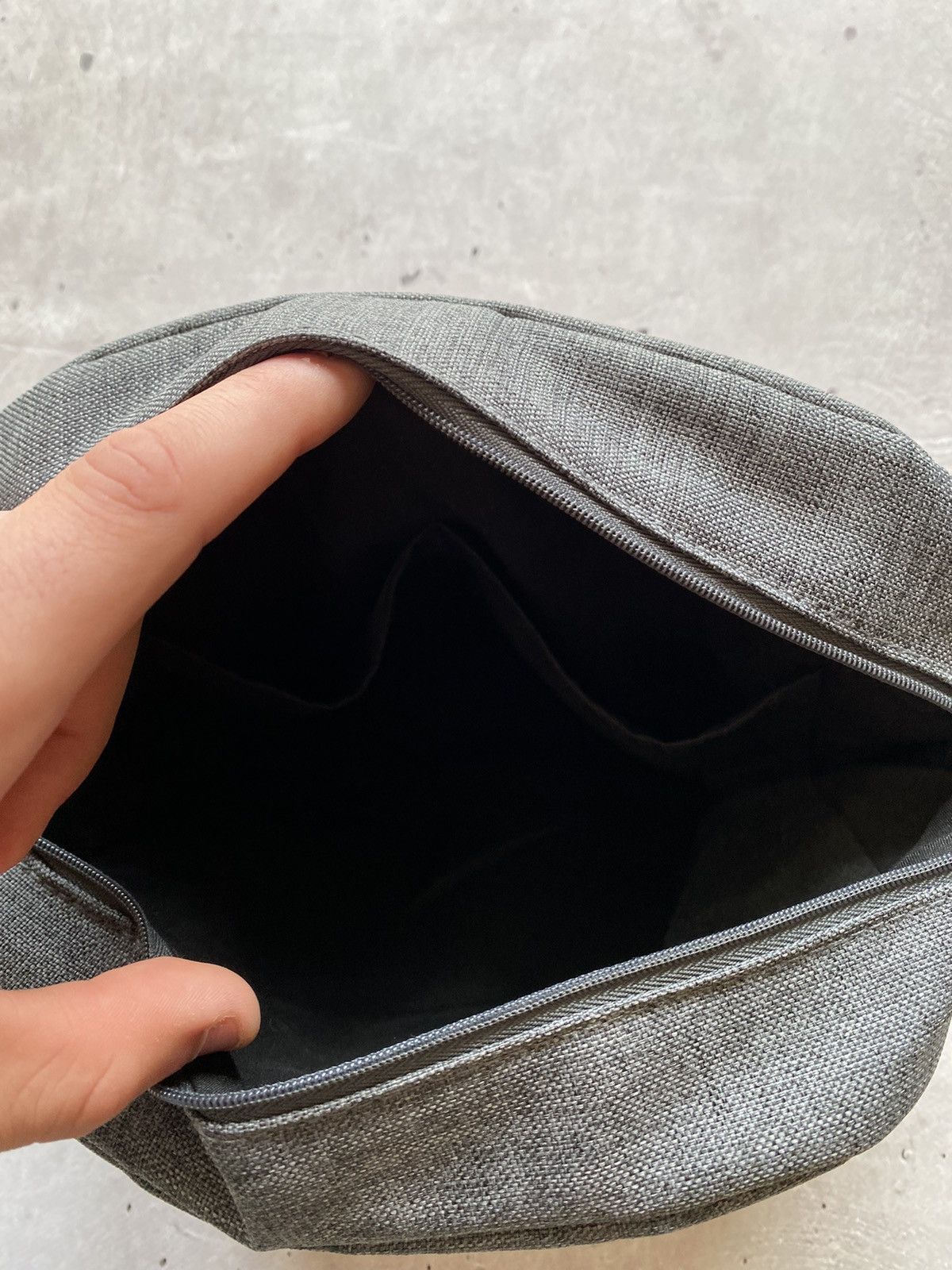 Bvlgari BVLGARI Parfums Travel Toiletries Wash Bag, Grey Unisex Size ONE SIZE - 6 Thumbnail