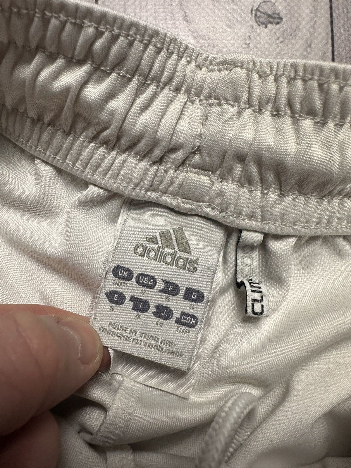 Adidas × Vintage Vintage AC Milan soccer shorts adidas white size S Size US 30 / EU 46 - 4 Thumbnail