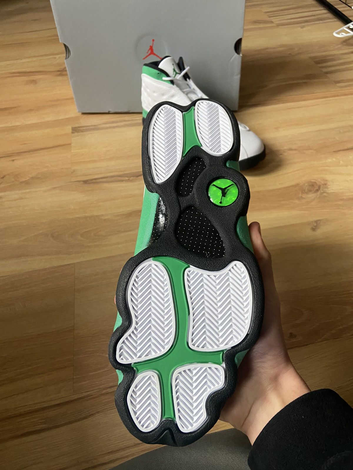 Nike Air Jordan 13 Lucky Green 2020 Size US 9.5 / EU 42-43 - 3 Thumbnail