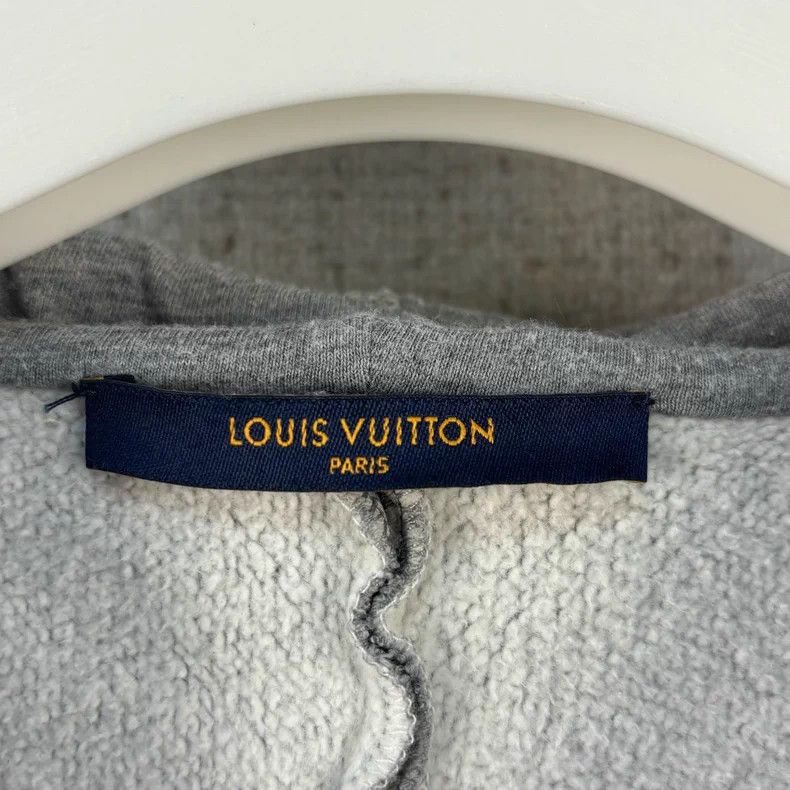 Louis Vuitton Louis Vuitton SS24 Circumferential Logo Printed Hooded Dra Size US S / EU 44-46 / 1 - 4 Thumbnail