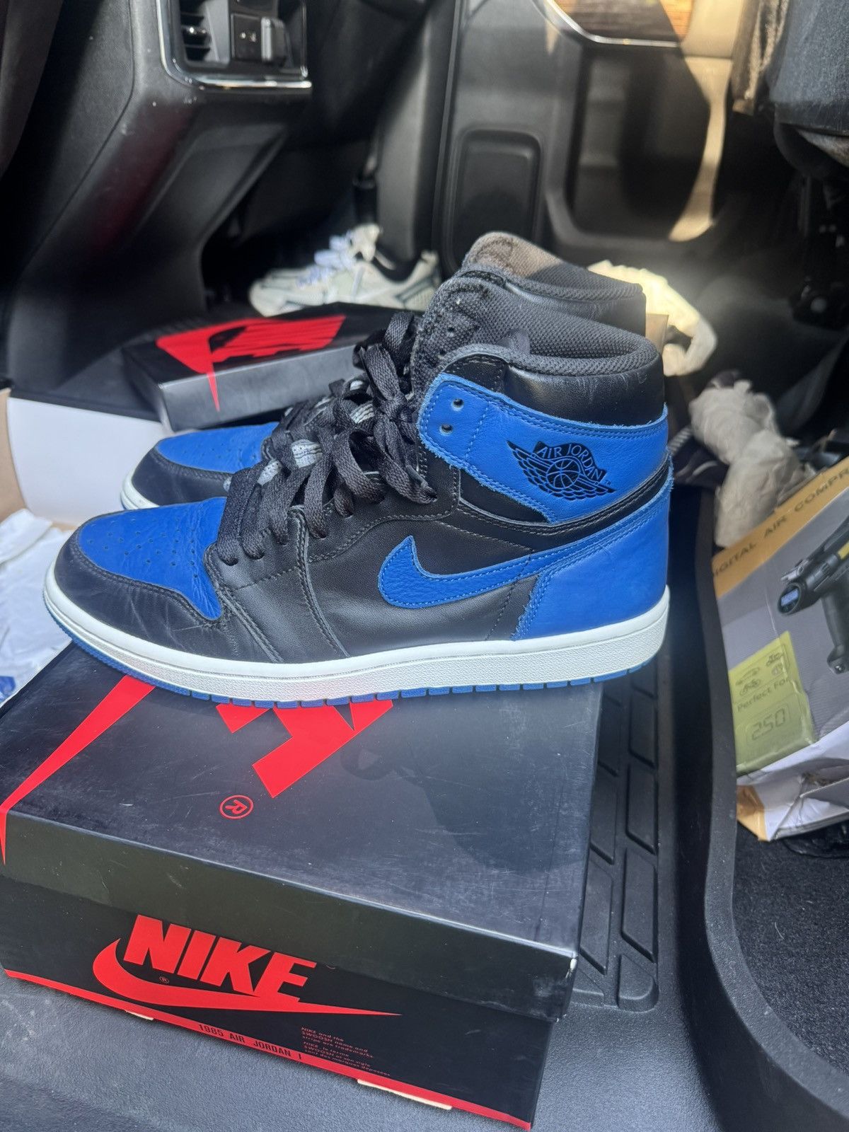 Jordan Brand Jordan 1 High Retro Royal Blue Size US 10 / EU 43 - 1 Thumbnail