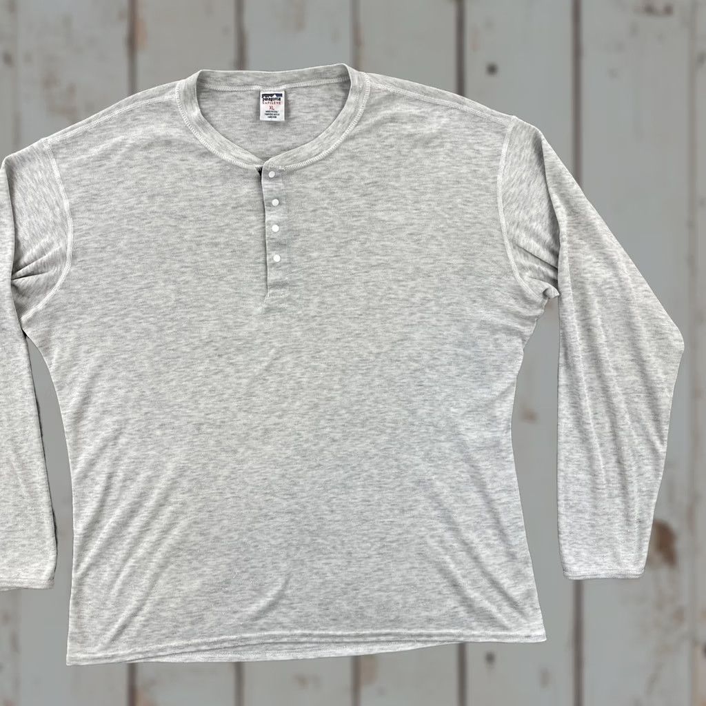 Patagonia VINTAGE Patagonia Capilene Mens XL Heather Gray Henley Shirt Made In USA 90s EUC Size US XL / EU 56 / 4 - 1 Thumbnail