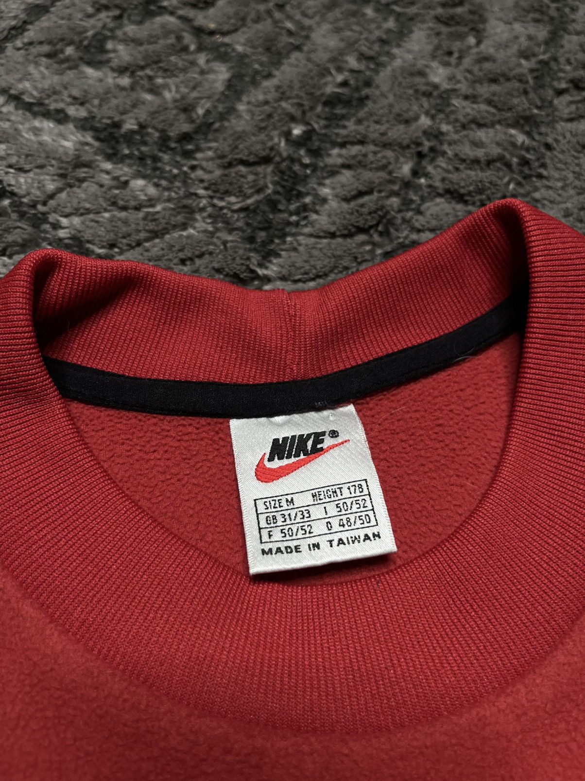Nike Vintage Red Crewneck Sweatshirt Basic Fleece Big Nike Swoosh Size US L / EU 52-54 / 3 - 5 Thumbnail