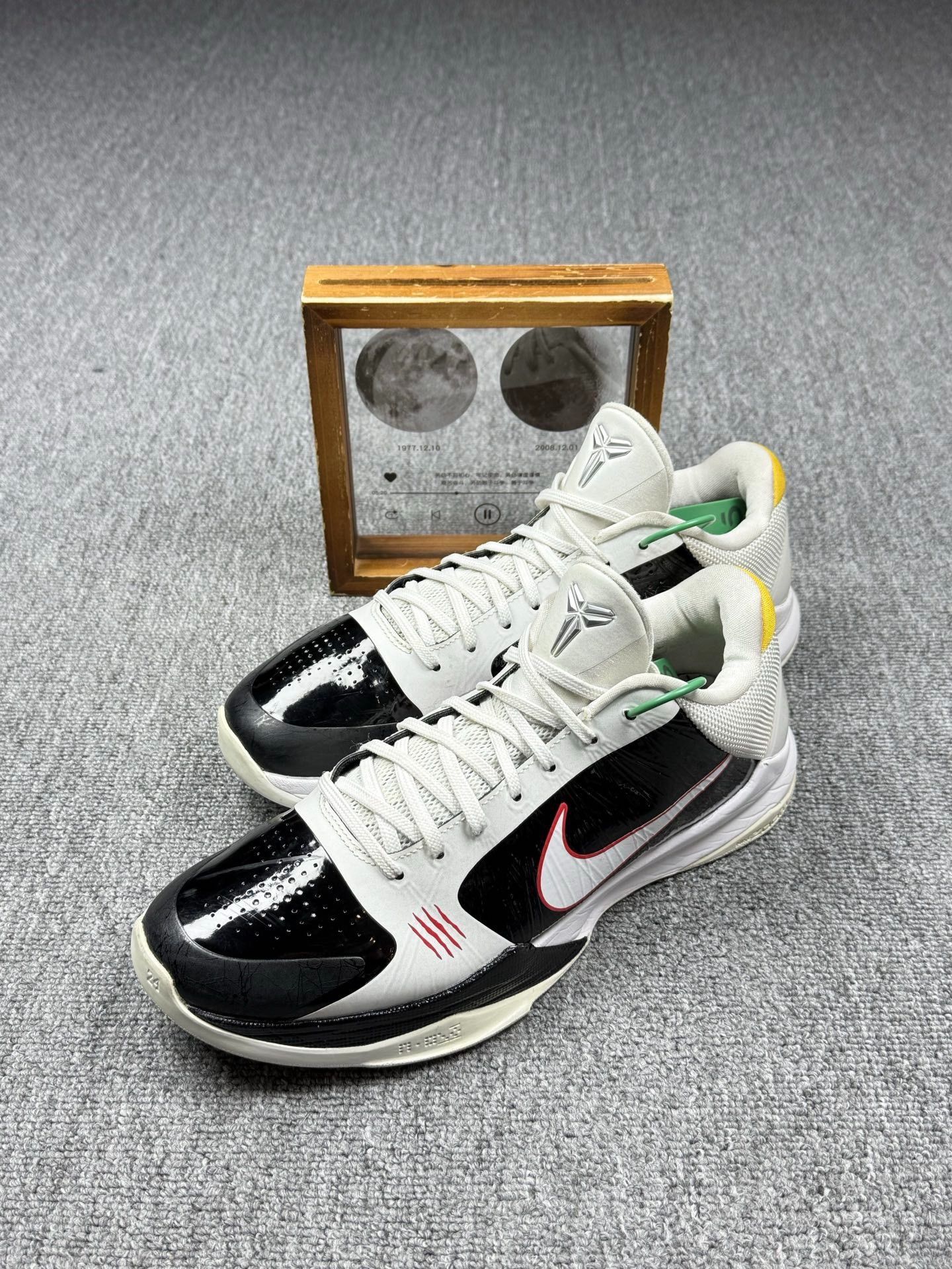 Nike Nike KOBE5 White Lowtop Sneakers 12 Men Size US 12 / EU 45 - 1 Thumbnail