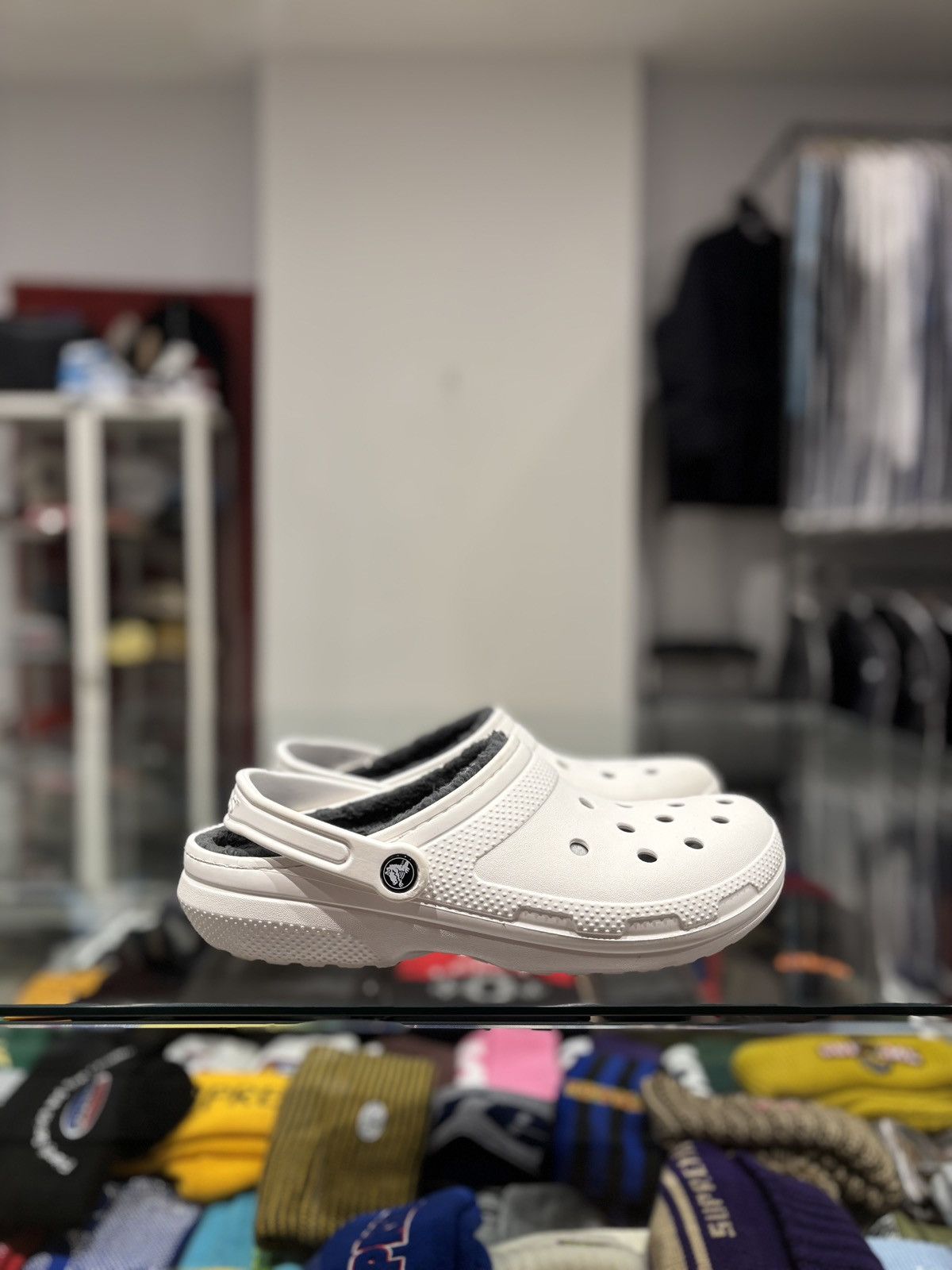 Crocs Crocs Men Classic Fuzz Lined Crocs White Size: 10 Size US 10 / EU 43 - 1 Thumbnail