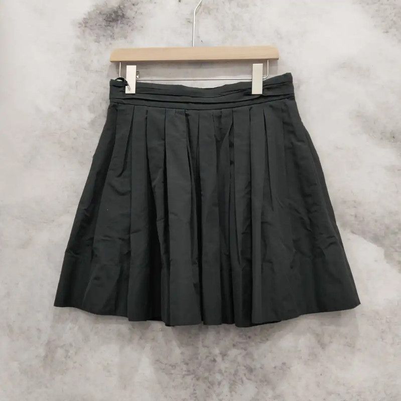 Valentino Valentino Black Pleated Skirt for Women 0089 Size 30" / US 8 / IT 44 - 1 Thumbnail