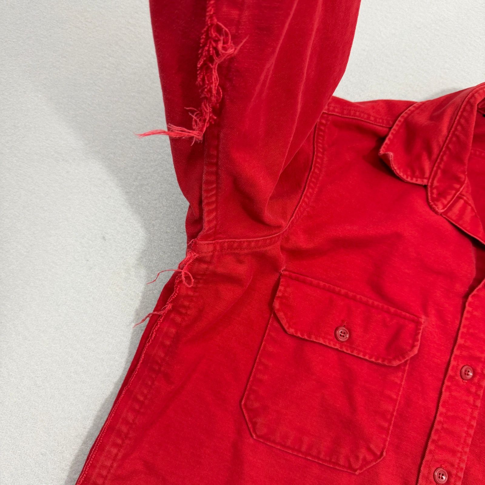 Vintage Vintage Woolrich Chamois Button Up Shirt Men's Large Red Size US L / EU 52-54 / 3 - 7 Thumbnail