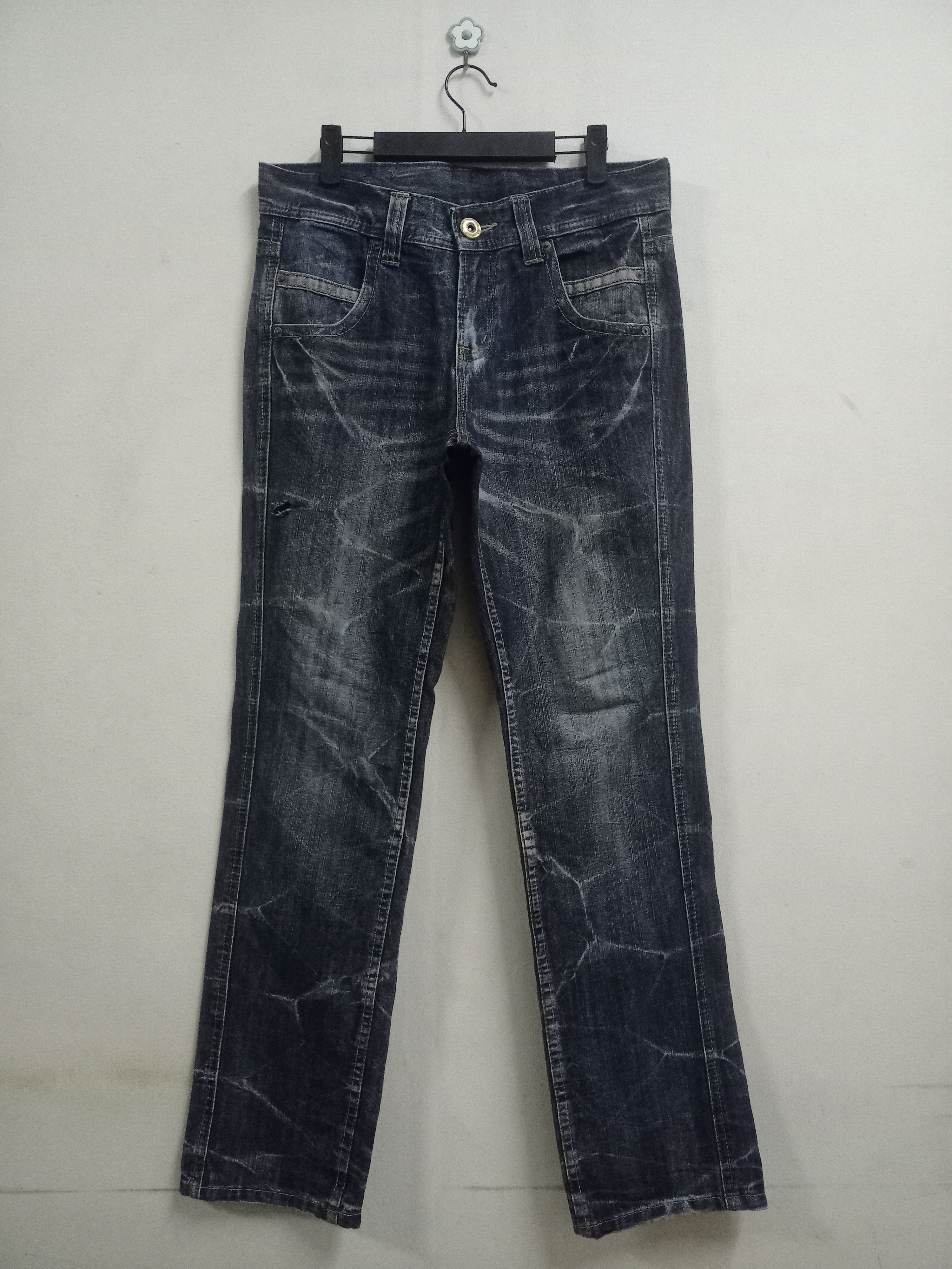 Japanese Brand Vintage Japanese Brand Washed Blue Distressed Loose Jeans Size US 34 / EU 50 - 1 Thumbnail