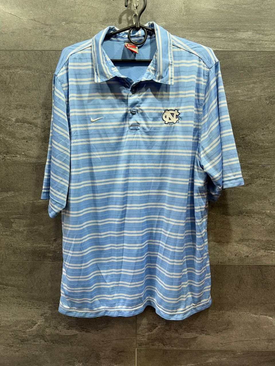 Vintage Nike Team Carolina North Carolina Heels Stadium Striped Polo Size US L / EU 52-54 / 3 - 1 Thumbnail