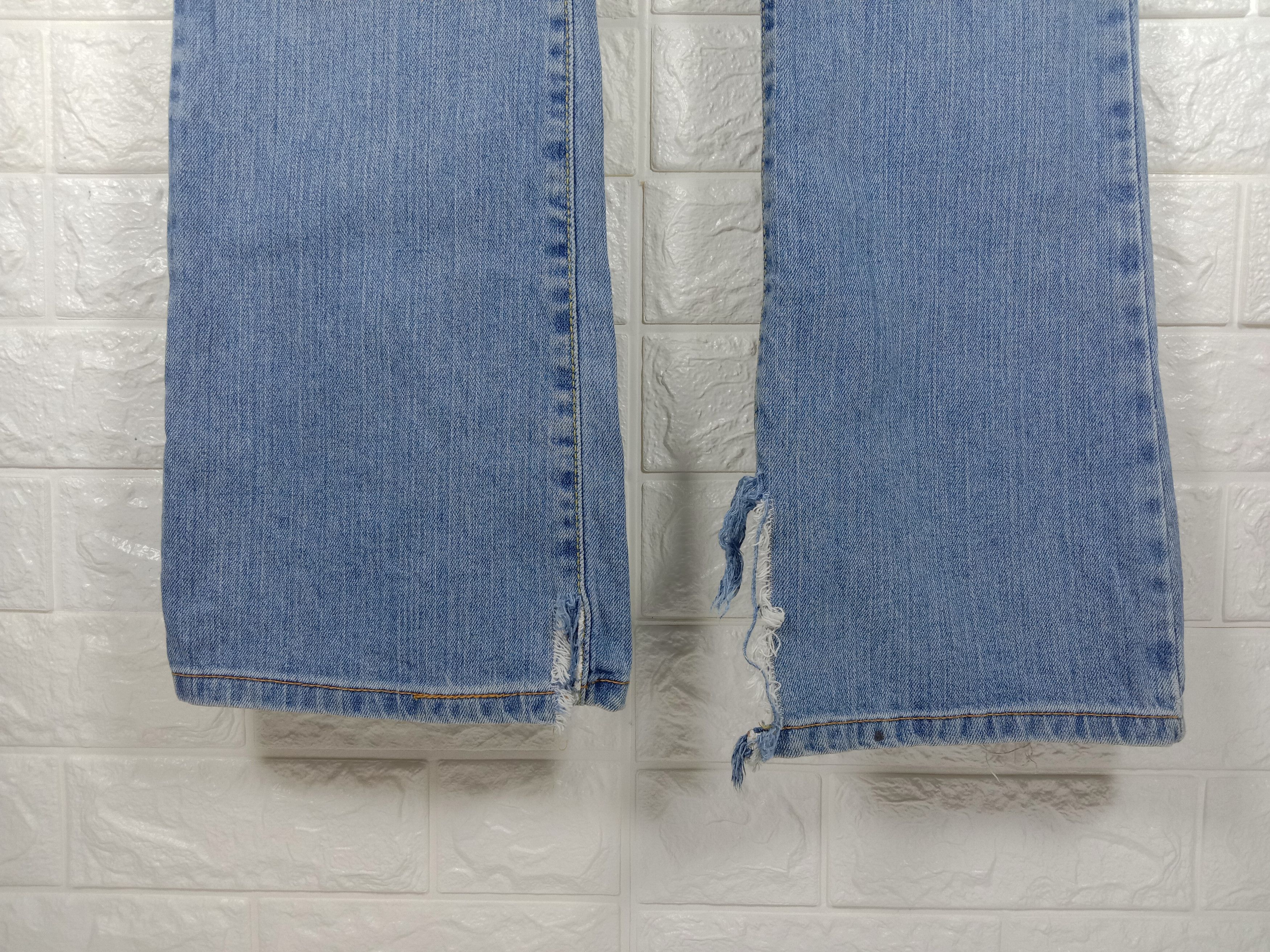 Levi's Vintage Levi’s 525 Flare Jeans Light Wash Distressed Denim Size 33" - 4 Thumbnail