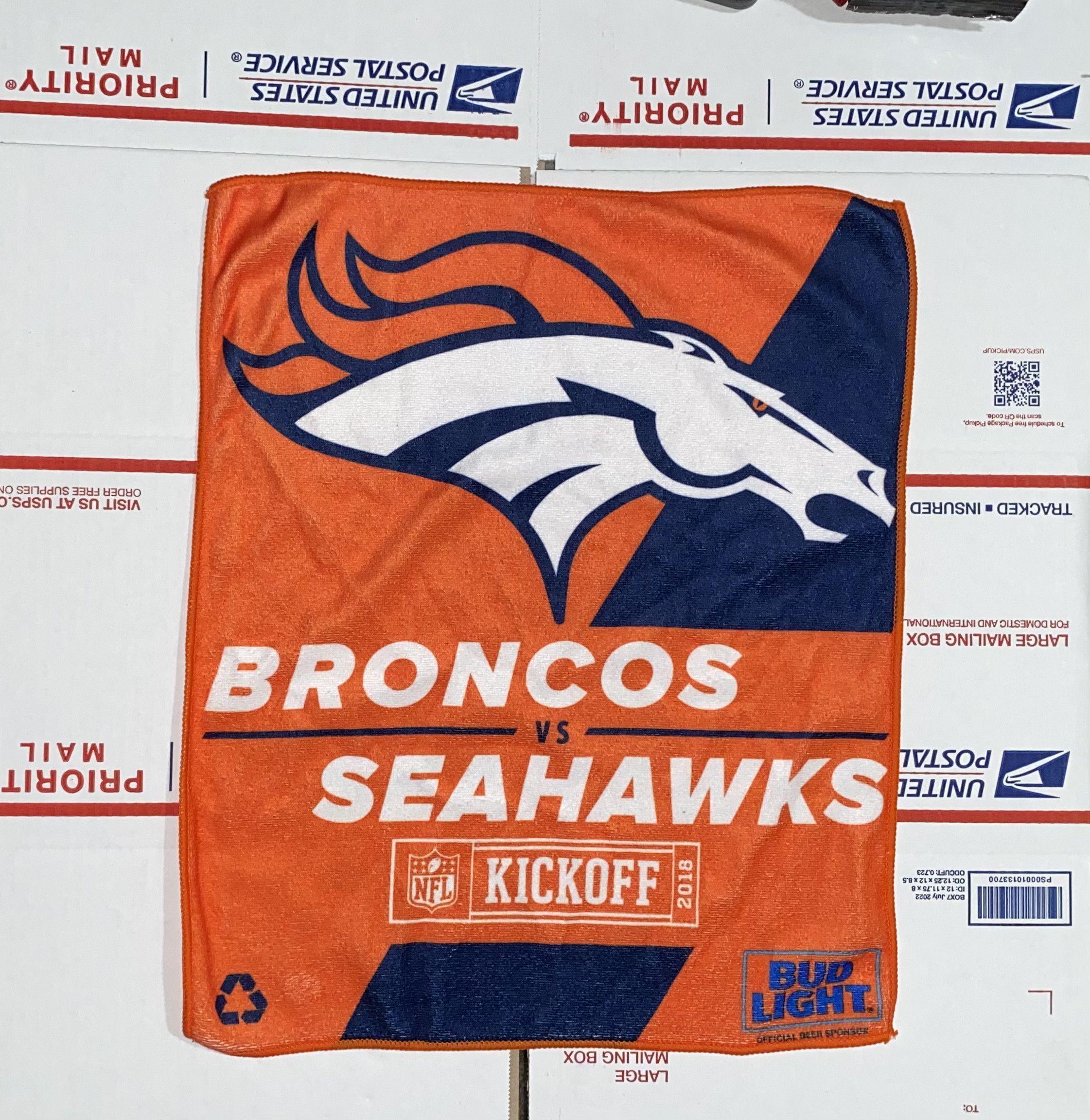 NFL 2018 NFL football game Towel Denver Broncos Seattle Seahawks Size ONE SIZE - 1 Thumbnail