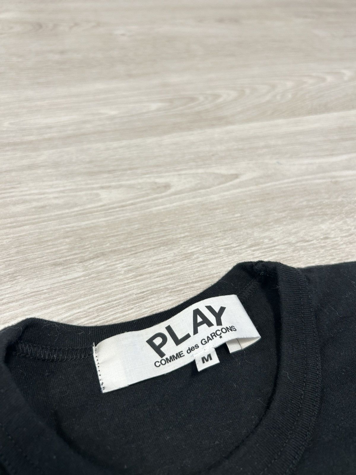 Comme des Garcons PLAY PLAY CDG Comme des Garcons T-shirt small heart SIze M Size US M / EU 48-50 / 2 - 5 Thumbnail