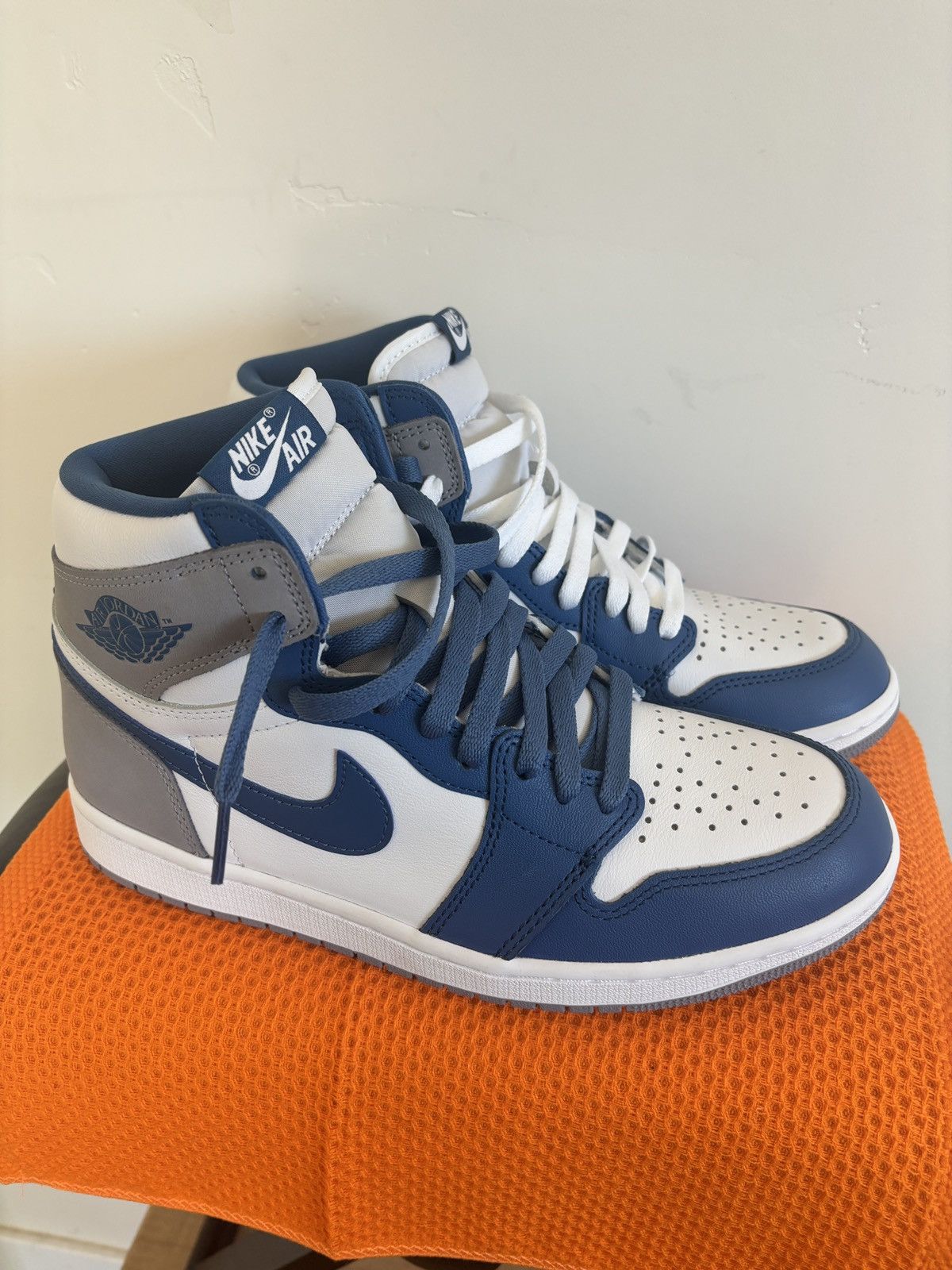 Jordan Brand Jordan 1 High OG True Blue Size US 9 / EU 42 - 1 Thumbnail