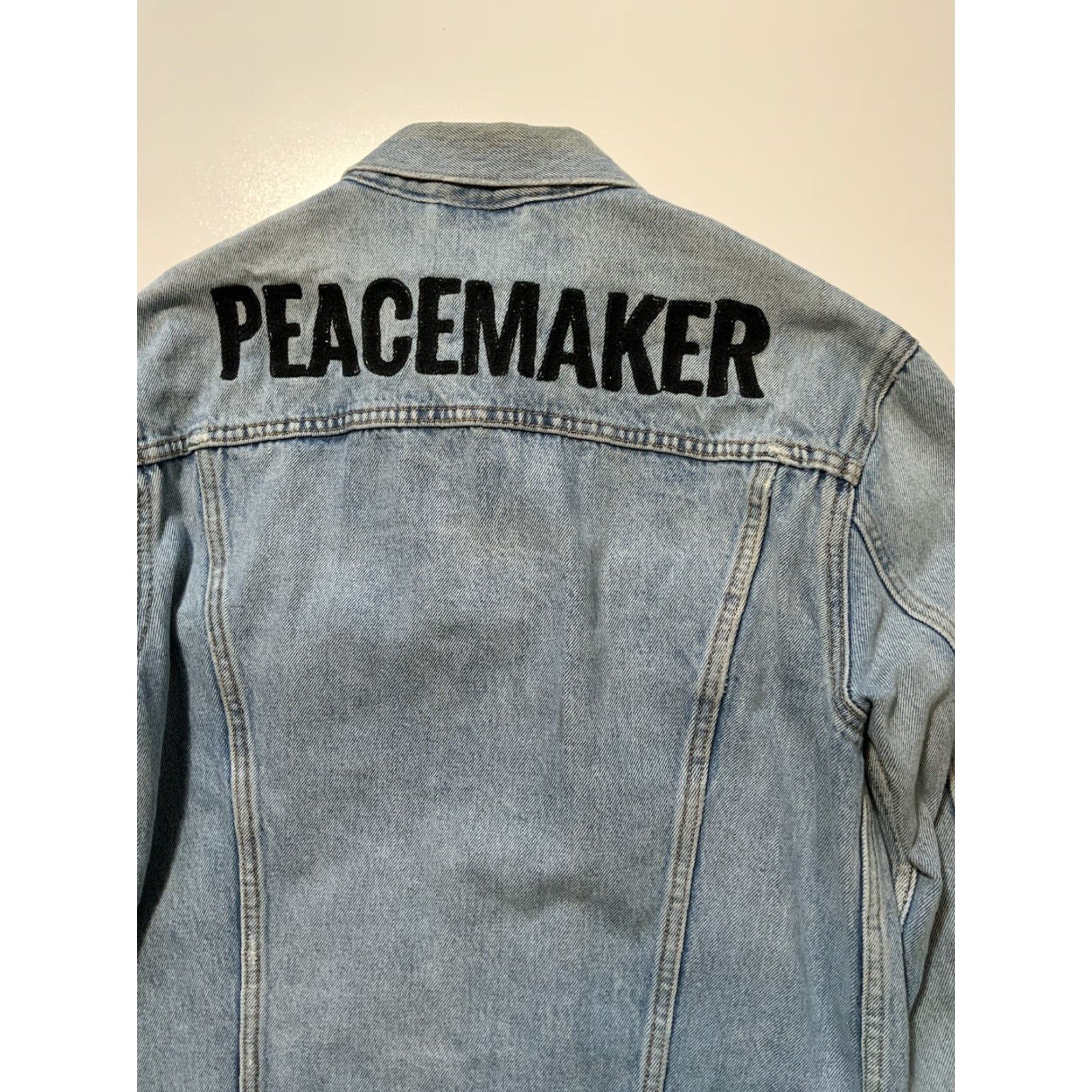 Levi's Levis Strauss Peacemaker Embroidered Button Denim Jean Trucker Jacket Sz. M Mens Blue Denim Jacket Button Embroidered Trucker Jeans Size US 31 - 6 Thumbnail