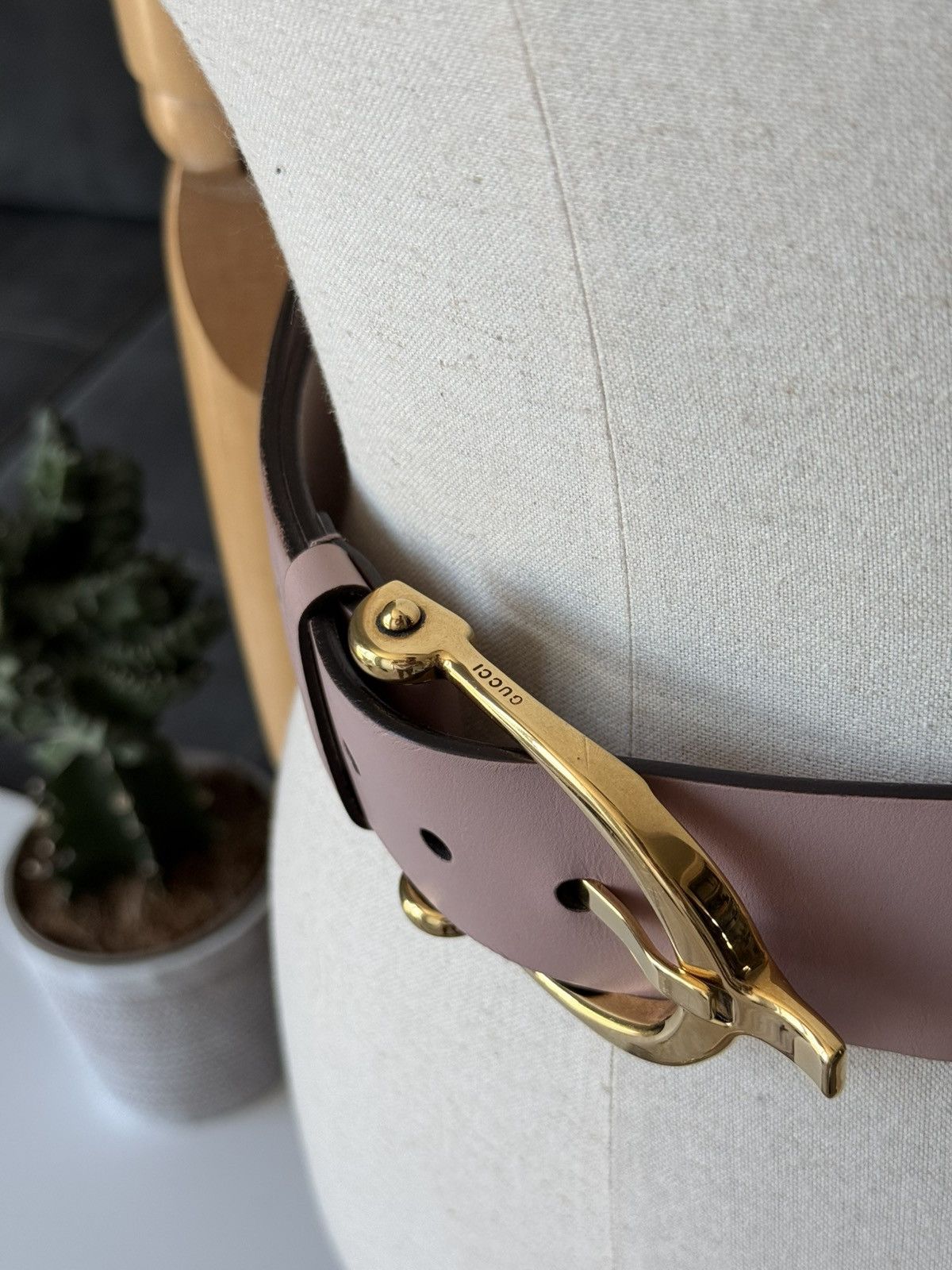 Gucci Gucci Pink Calfskin Gold Horsebit Buckle Belt Size 80/32 Size ONE SIZE - 4 Thumbnail
