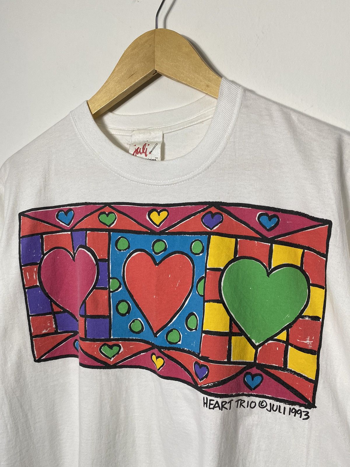 Vintage Vintage 90s Heart Trio Art T-shirt Size US M / EU 48-50 / 2 - 2 Thumbnail