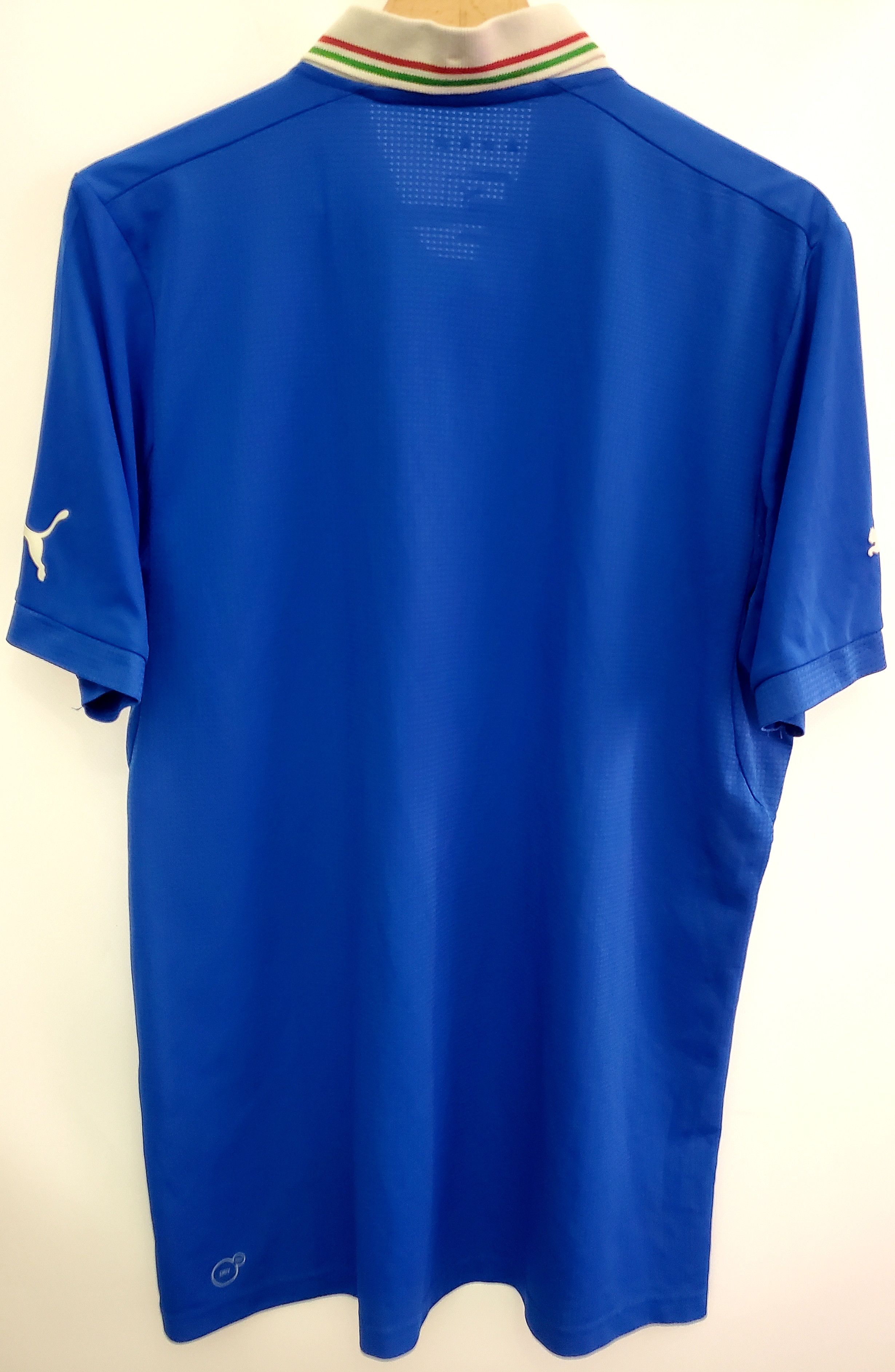 Puma Italy 2011 2012 Home soccer jersey ideal condition size L Size US L / EU 52-54 / 3 - 5 Thumbnail