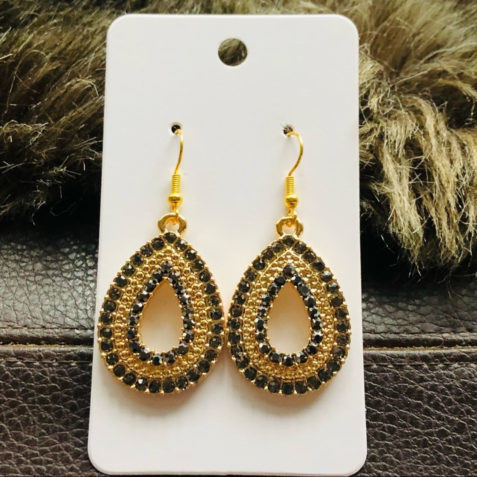 Other Hand crafted jeweled tear drop dangle earrings Size ONE SIZE - 2 Thumbnail